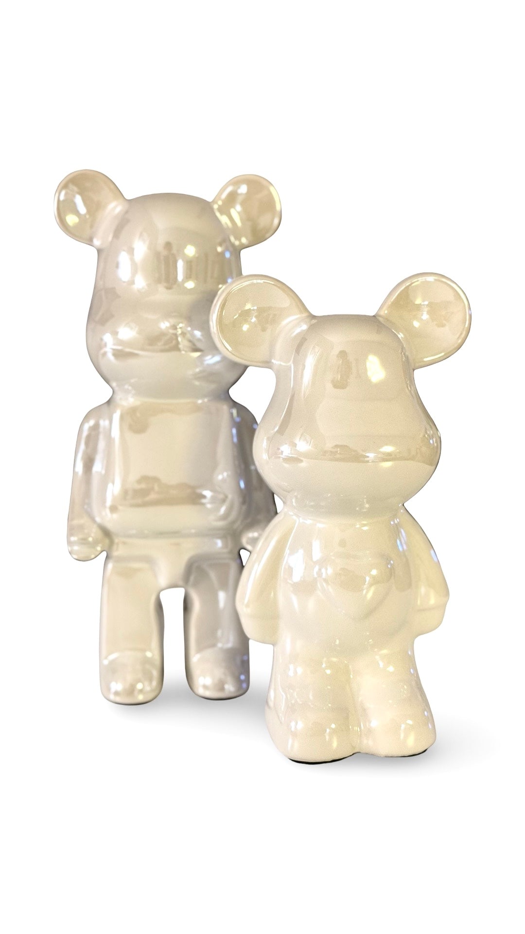 Bären Dekofiguren | minimalistischer Deko Bär aus weißer irisierender Keramik | Bärenfigur Roo's Gift Shop