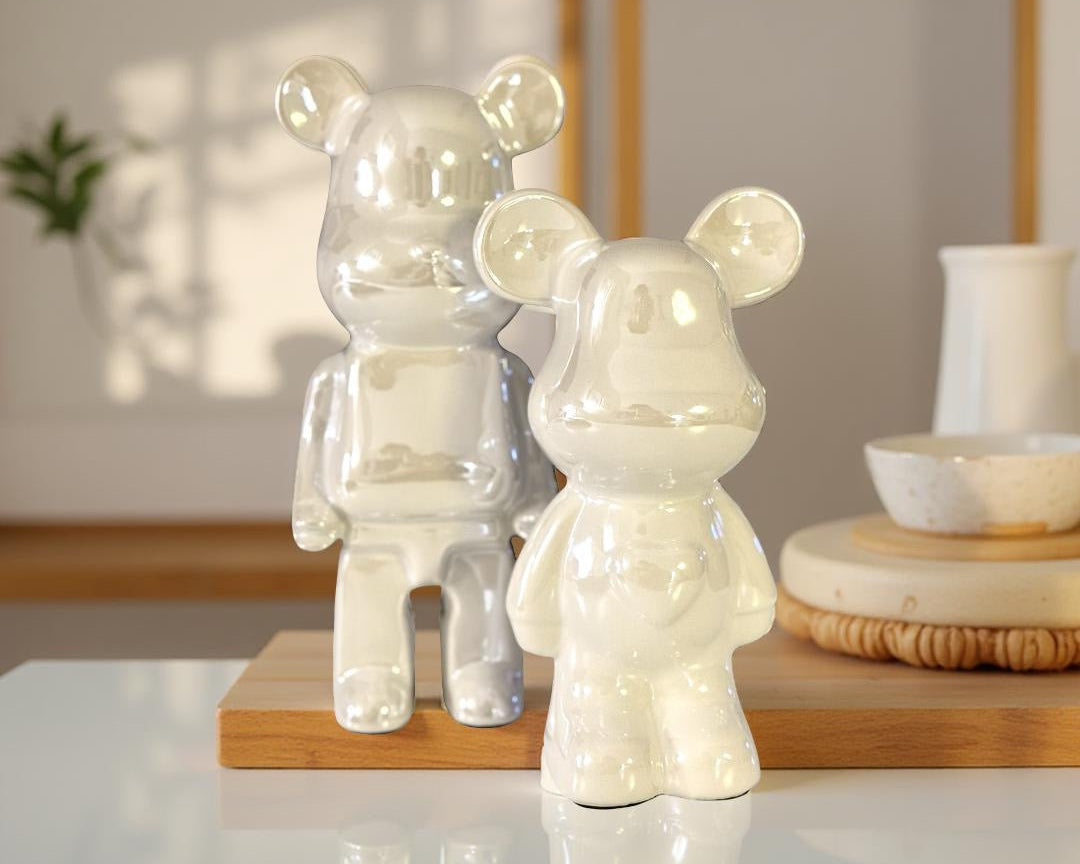 Bären Dekofiguren | minimalistischer Deko Bär aus weißer irisierender Keramik | Bärenfigur Roo's Gift Shop