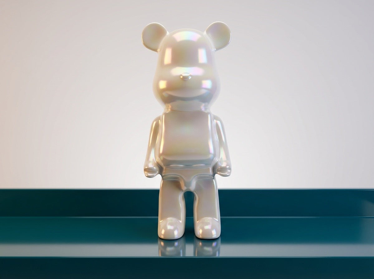 Bären Dekofiguren | minimalistischer Deko Bär aus weißer irisierender Keramik | Bärenfigur Roo's Gift Shop