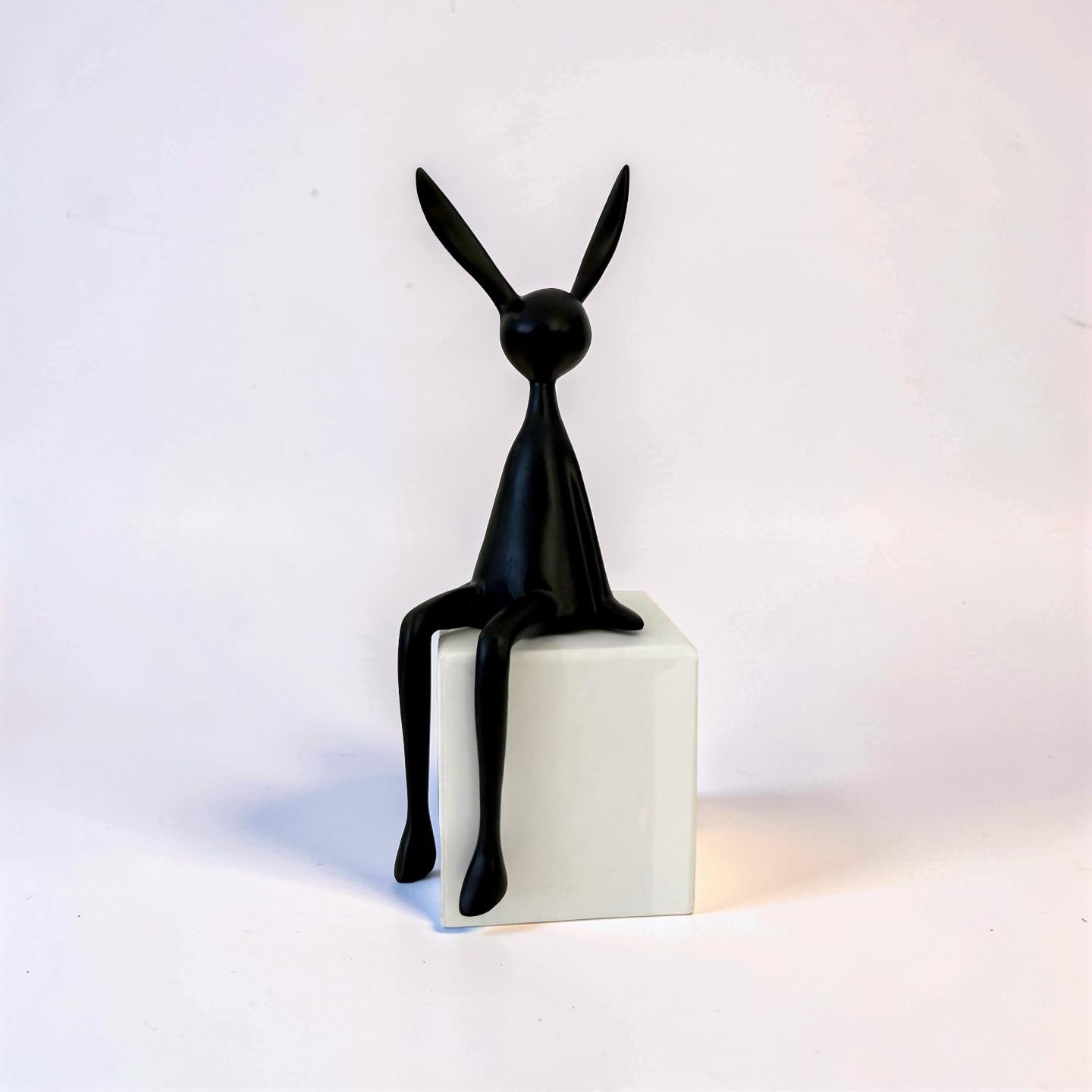 Osterhasen | minimalistische sitzende Deko Hasen in schwarz oder weiß Roo's Gift Shop