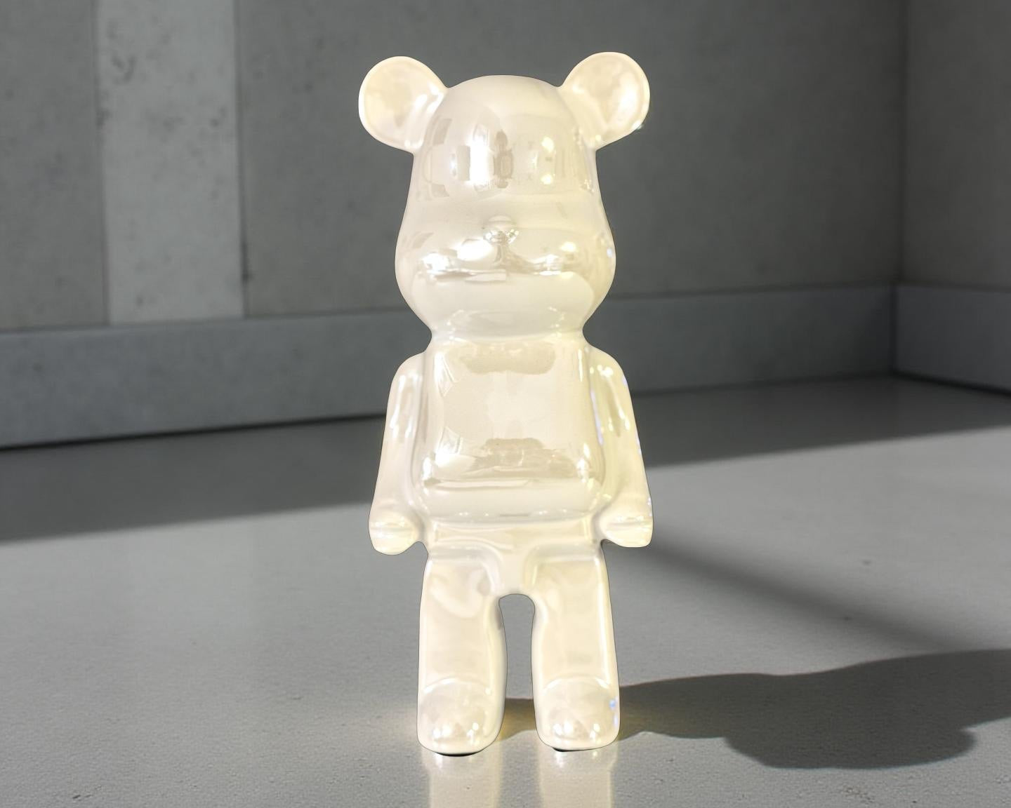Bären Dekofiguren | minimalistischer Deko Bär aus weißer irisierender Keramik | Bärenfigur Roo's Gift Shop