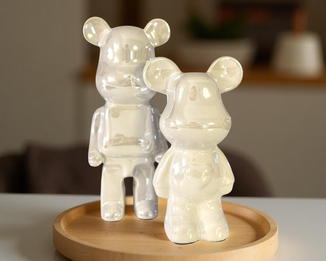 Bären Dekofiguren | minimalistischer Deko Bär aus weißer irisierender Keramik | Bärenfigur Roo's Gift Shop