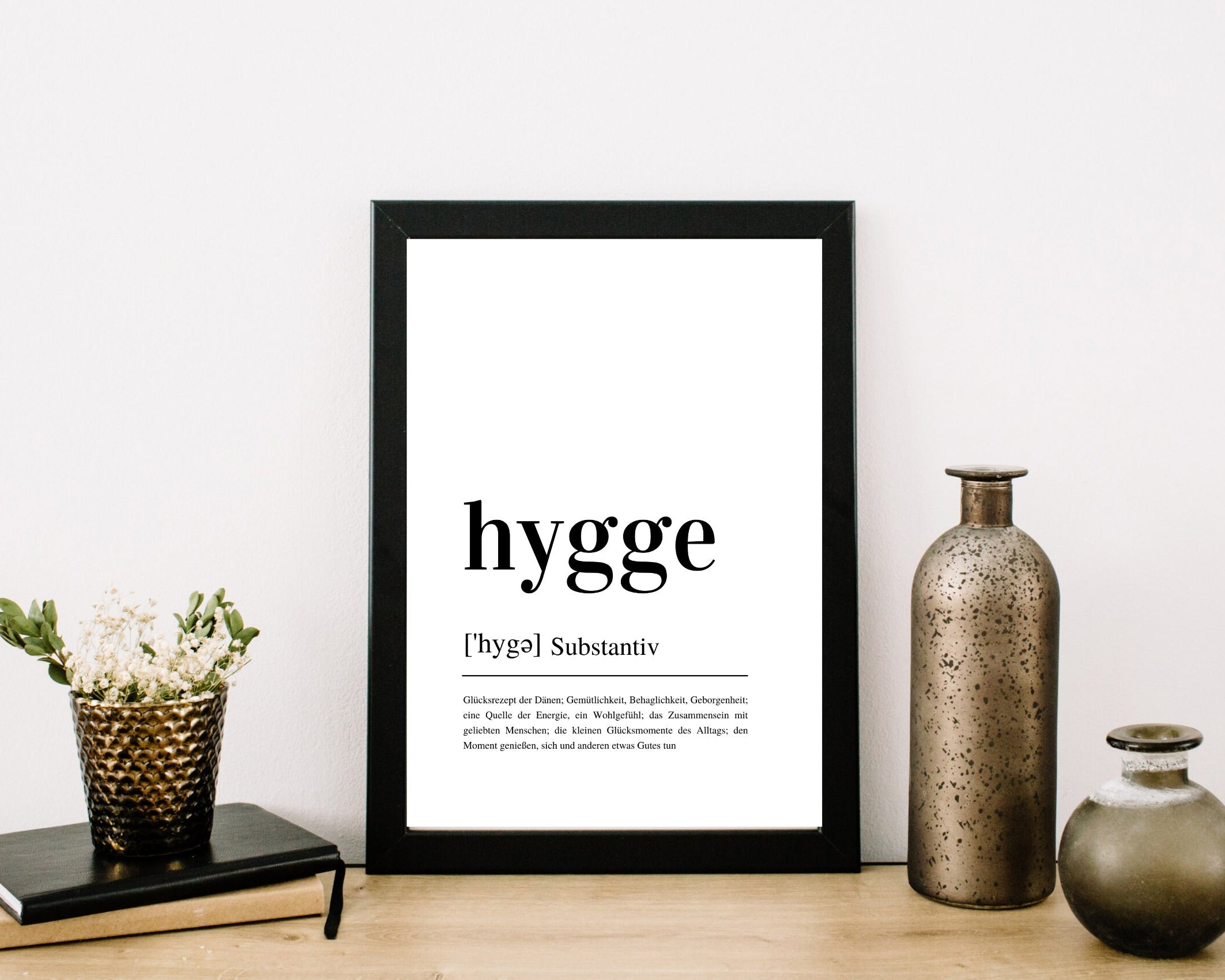Design Poster | HYGGE | Definition | Digital Print | Typo Bild | gerahmter Kunstdruck | Duden Lautschrift | Gemütlichkeit | Happy | Rahmen