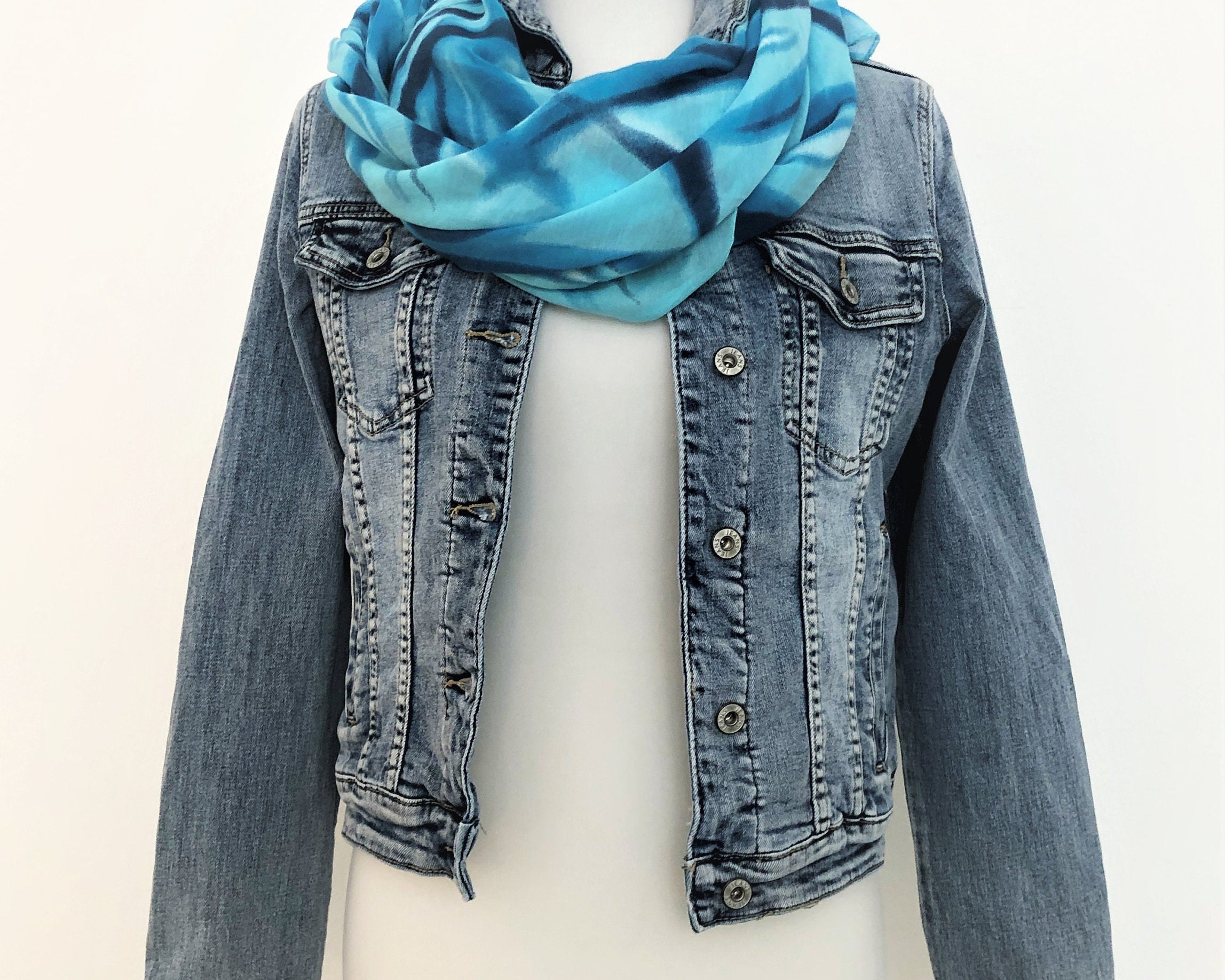 Tuch | Baumwolle mit Seide | dip dye Stil | verwaschene Streifen | blau türkis oder taupe mit blau | Batik Look