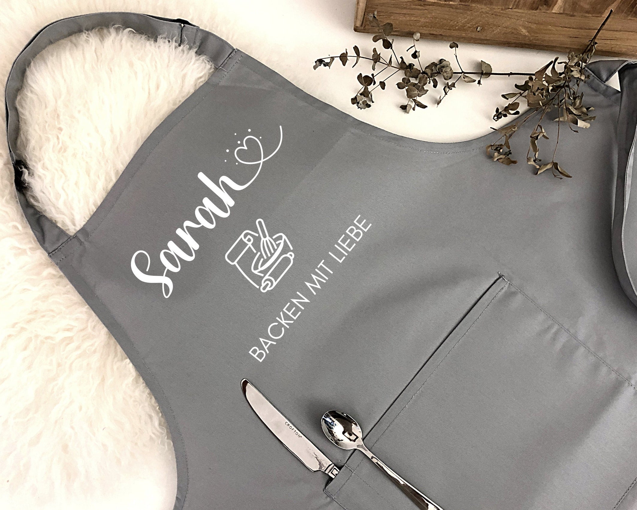 Schürze personalisiert | Backen mit Liebe | Backschürze mit Deinem Namen | One Size | weiß, grau, pink