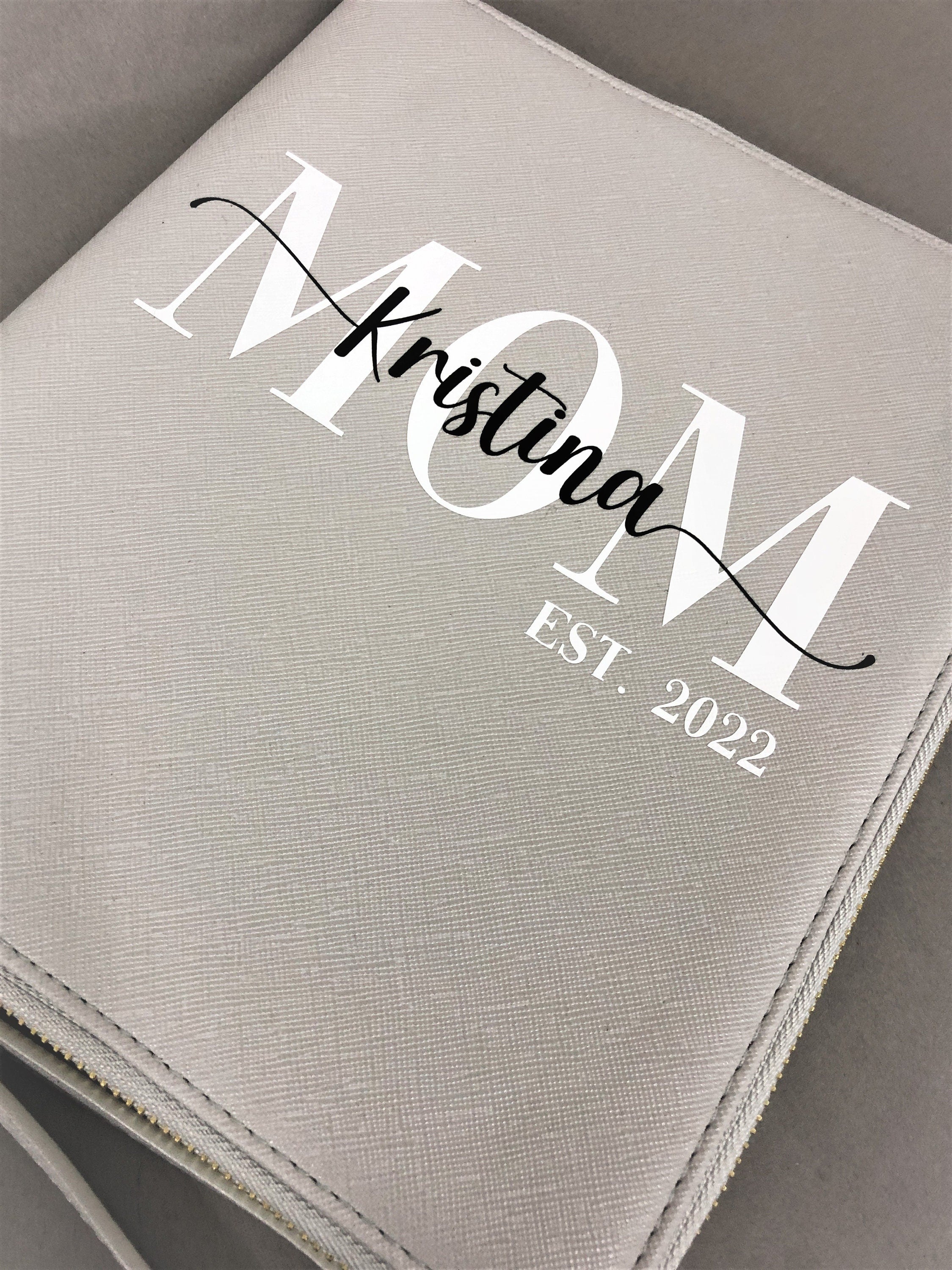 Grauer Organizer für Mutterpass & U-Heft | personalisierte Mappe für alle Unterlagen | Dokumenten Hülle für Mama und Kind