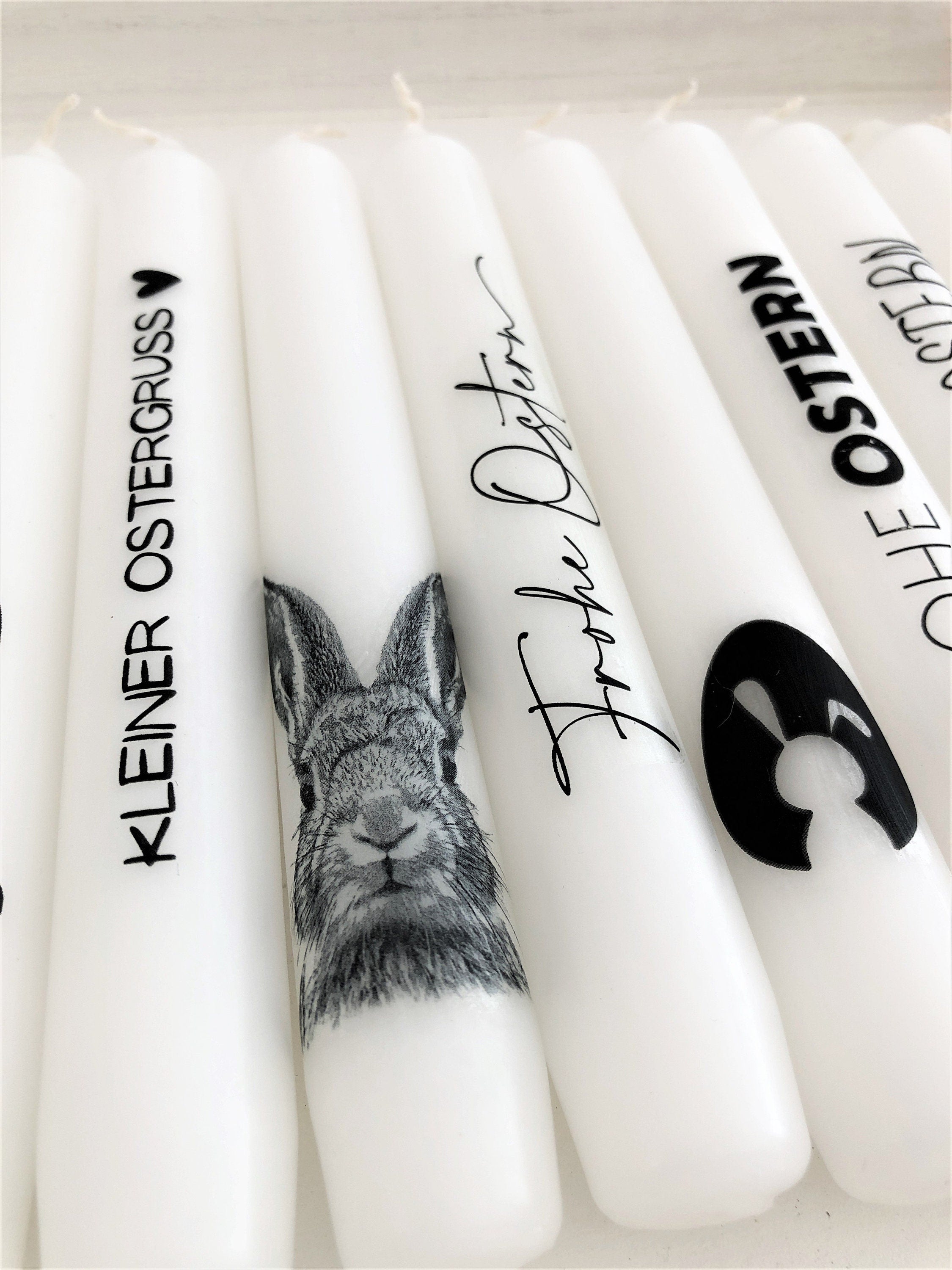 Osterkerzen mit Botschaft | Stabkerzen in schwarz weiß | Ostergrüße Kerzen im 2er- oder 3er-Set - mit Deinen Wunschmotiven