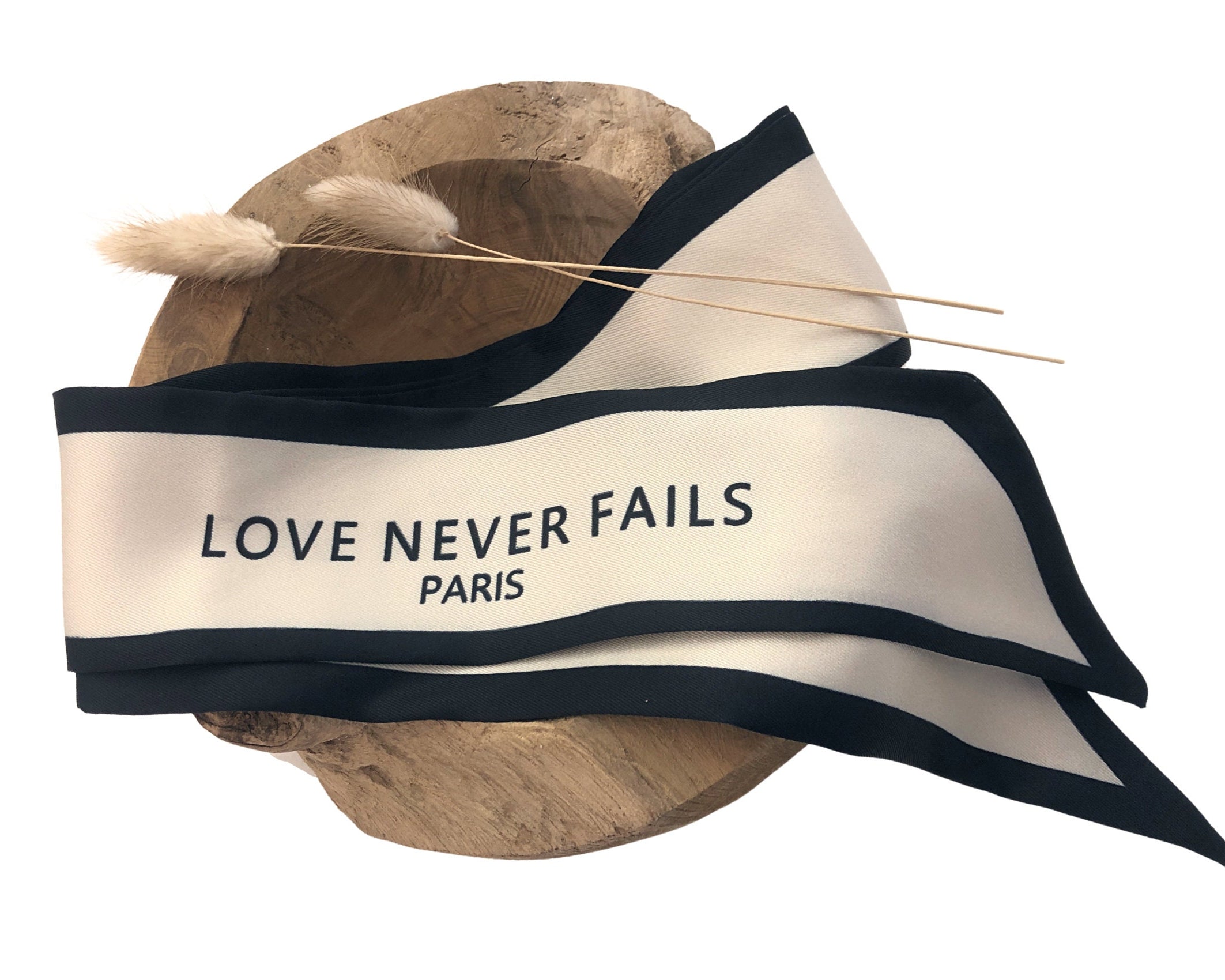 Twilly | Seidiger schmaler Schal | Haarband | Love Never Fails | für Handtasche, als Armband, Haarband, Krawatte, kleines Halstuch