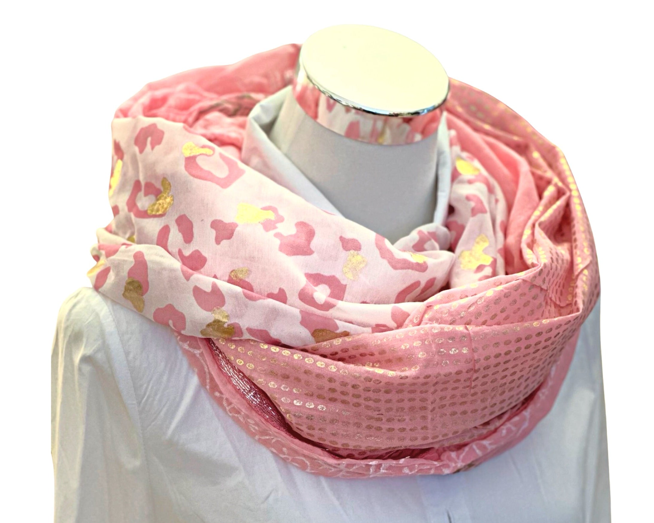 Rosa Tuch im Boho-Style | Leo | zartes Pink mit gold bedruckt | mit Quasten