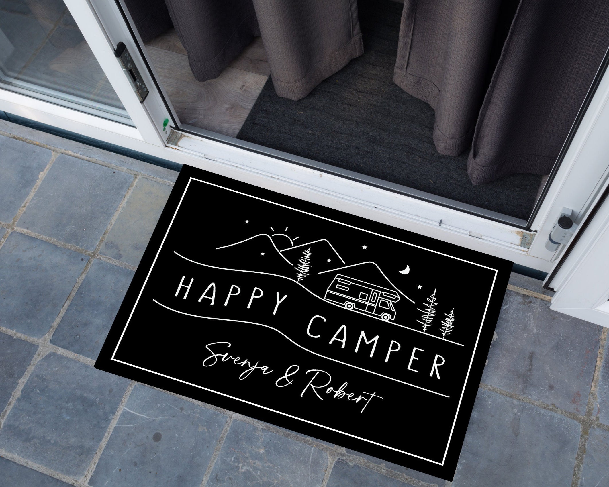 Personalisierte Fußmatte für Camper | Geschenk Wohnmobil Camping | schwarzer Fußabtreter mit Namen