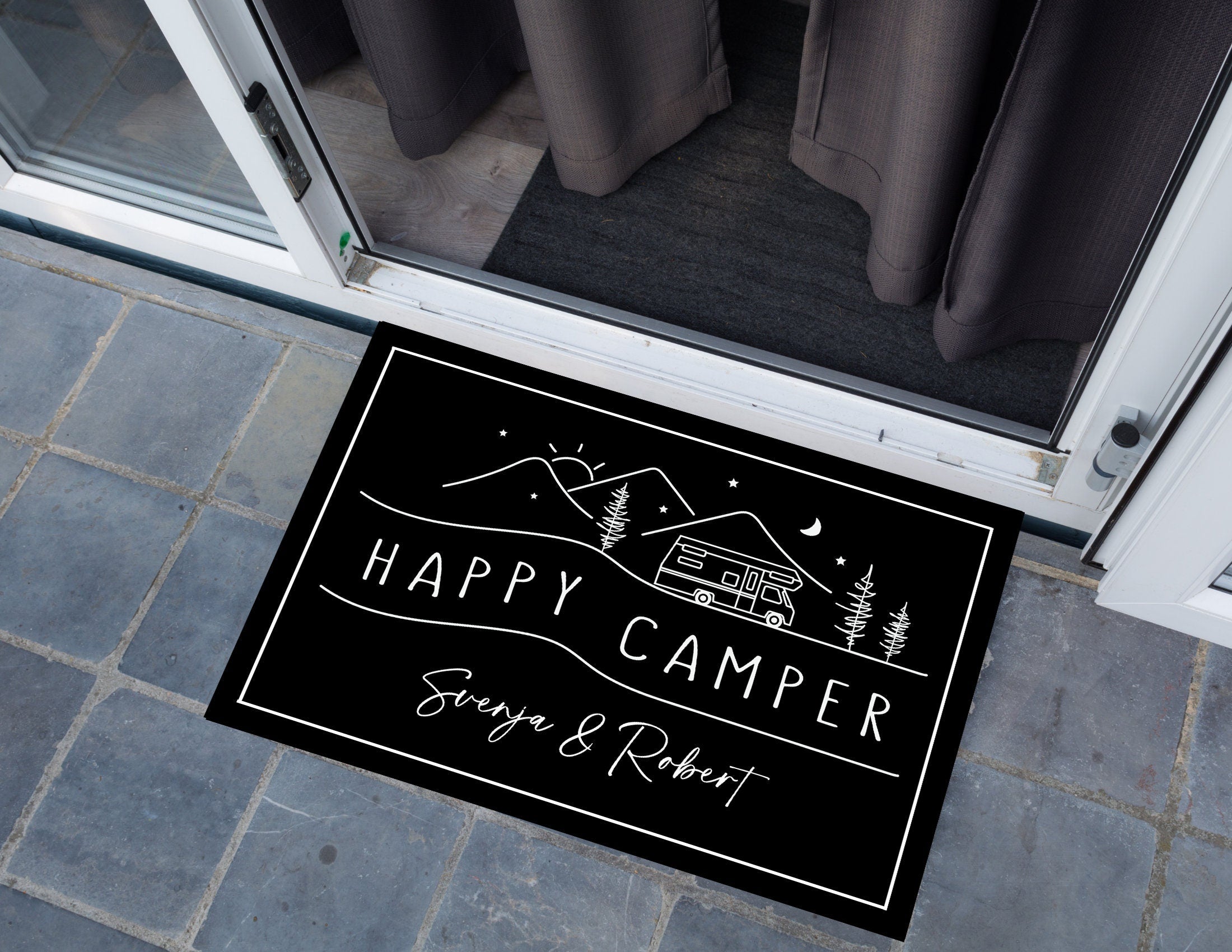 Personalisierte Fußmatte für Camper | Geschenk Wohnmobil Camping | schwarzer Fußabtreter mit Namen
