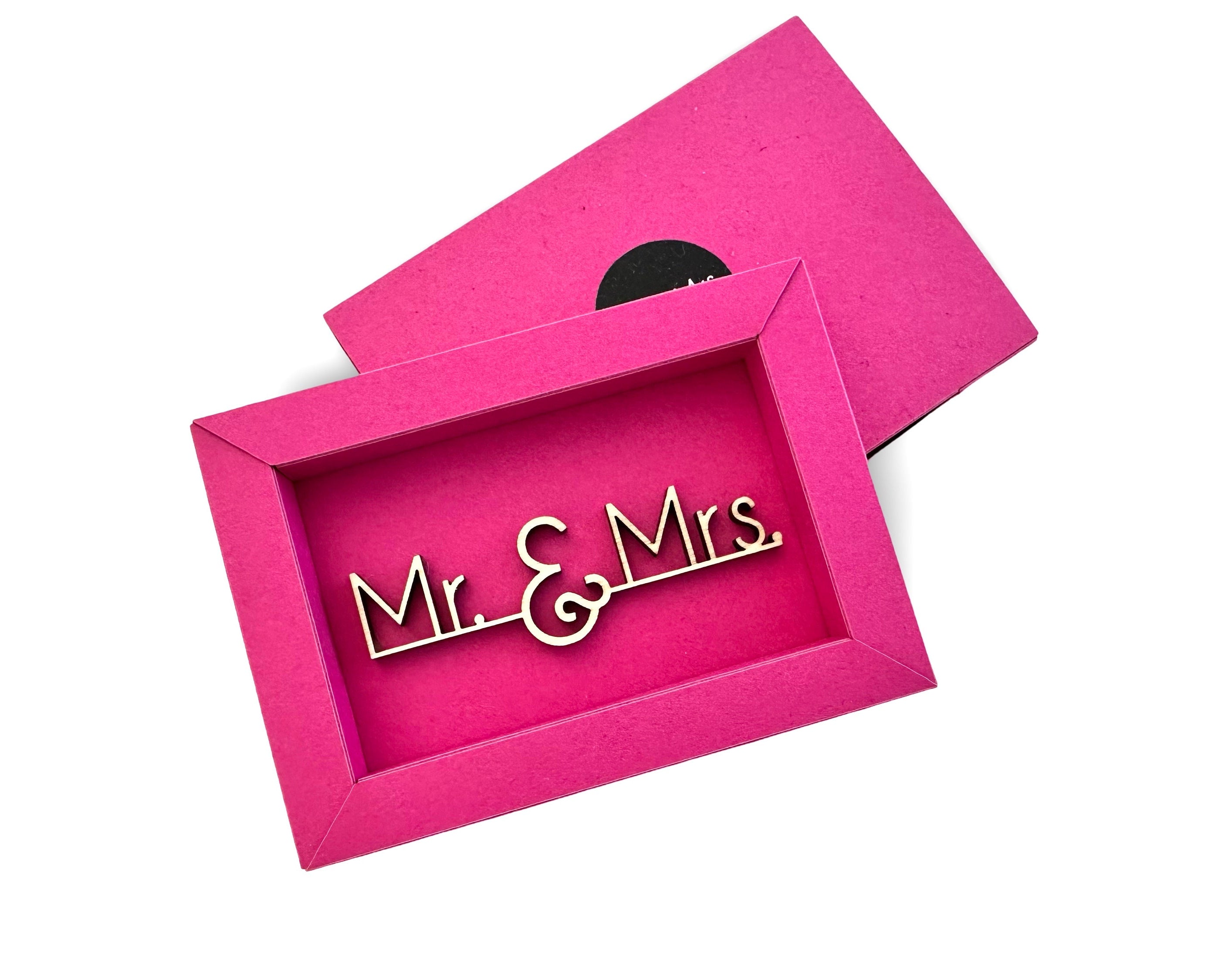 Mr.& Mrs. | Schriftzug aus Holz | Ja | Filigrane Holzschrift