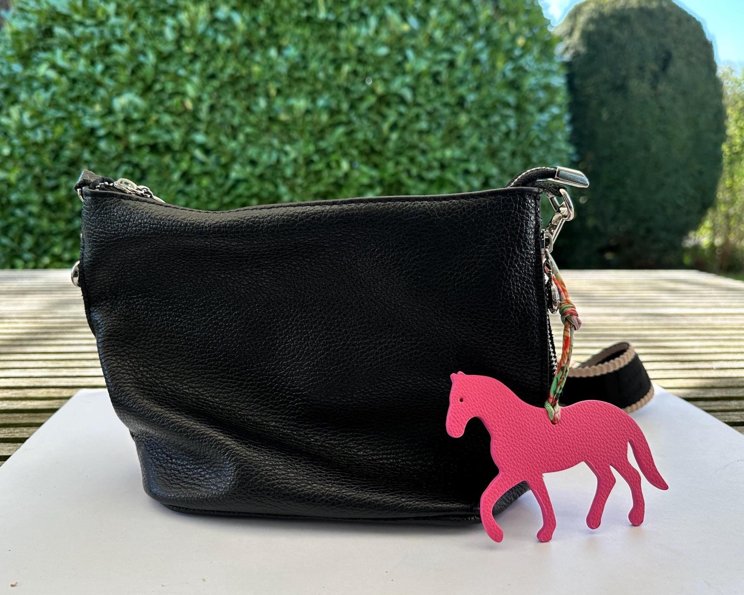 Pferd Anhänger für Tasche | pinker Taschenschmuck | Pferde Taschenanhänger rosa | Geschenk Reiterin