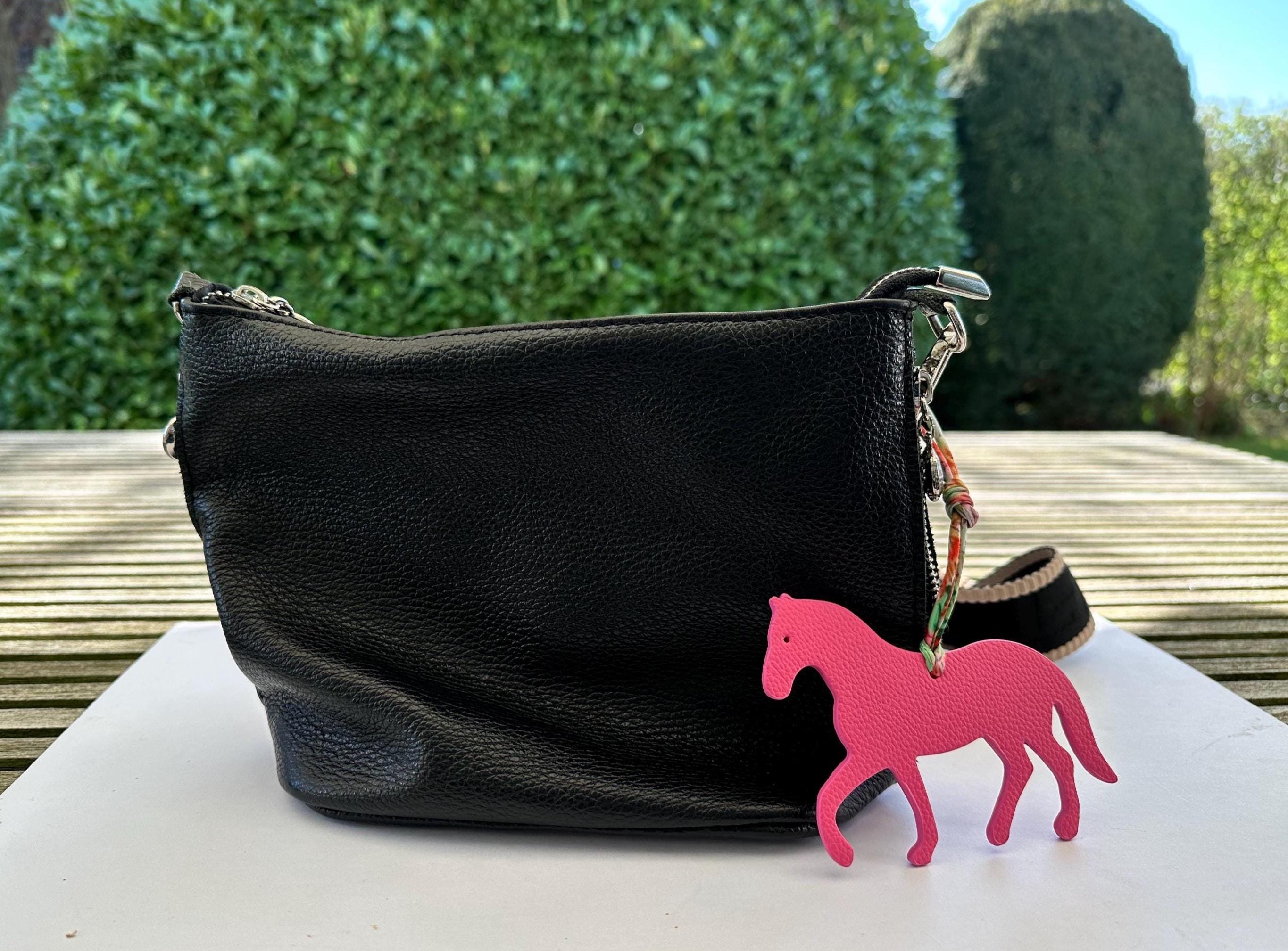Pferd Anhänger für Tasche | pinker Taschenschmuck | Pferde Taschenanhänger rosa | Geschenk Reiterin