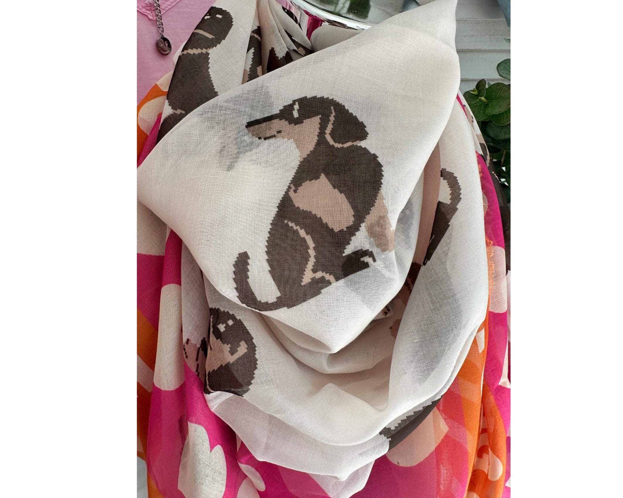 Tuch Dog Love mit Dackel | Viskosetuch | leichtes Sommertuch | Pink orange