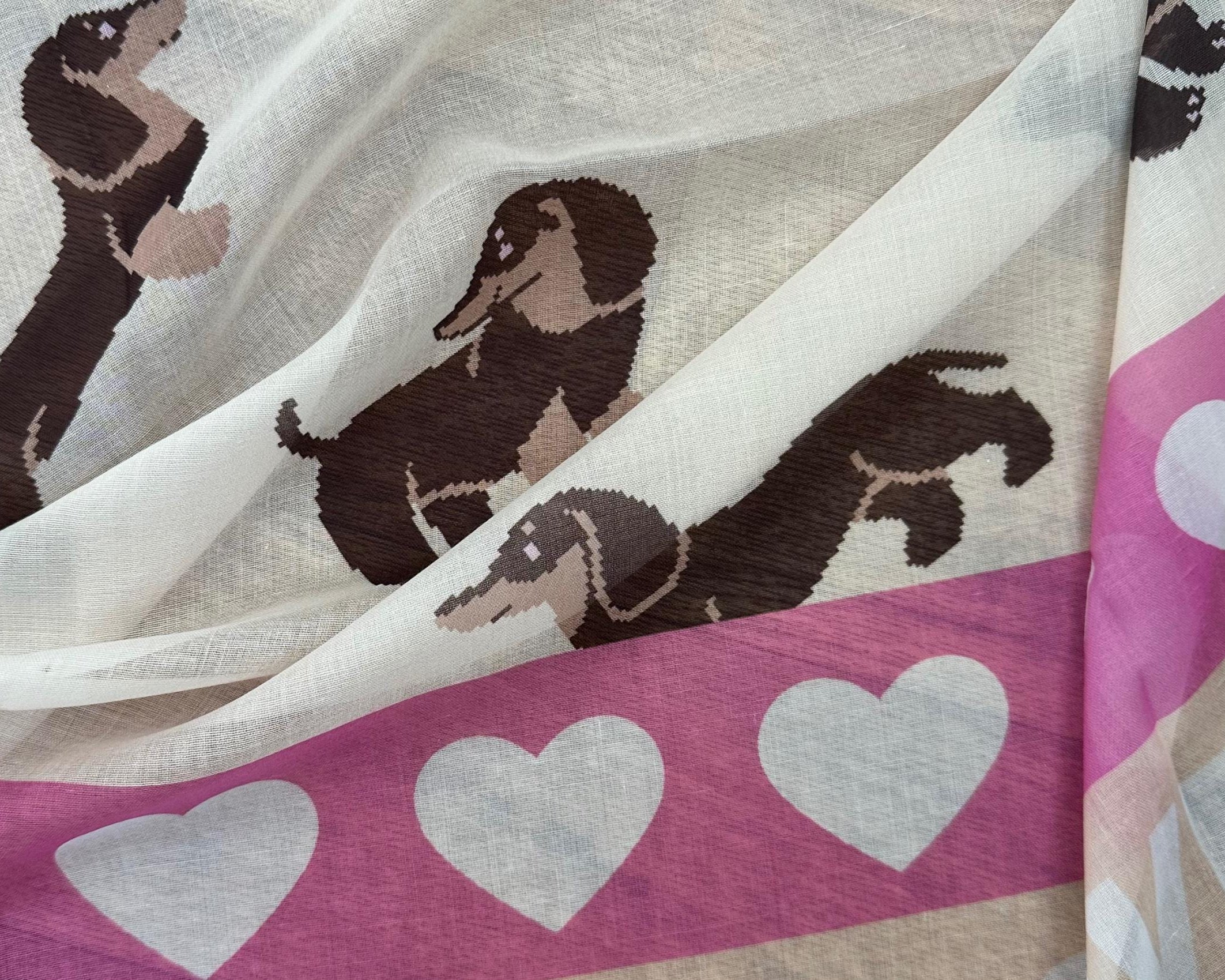 Tuch Dog Love mit Dackel | Viskosetuch | leichtes Sommertuch | rosa beige
