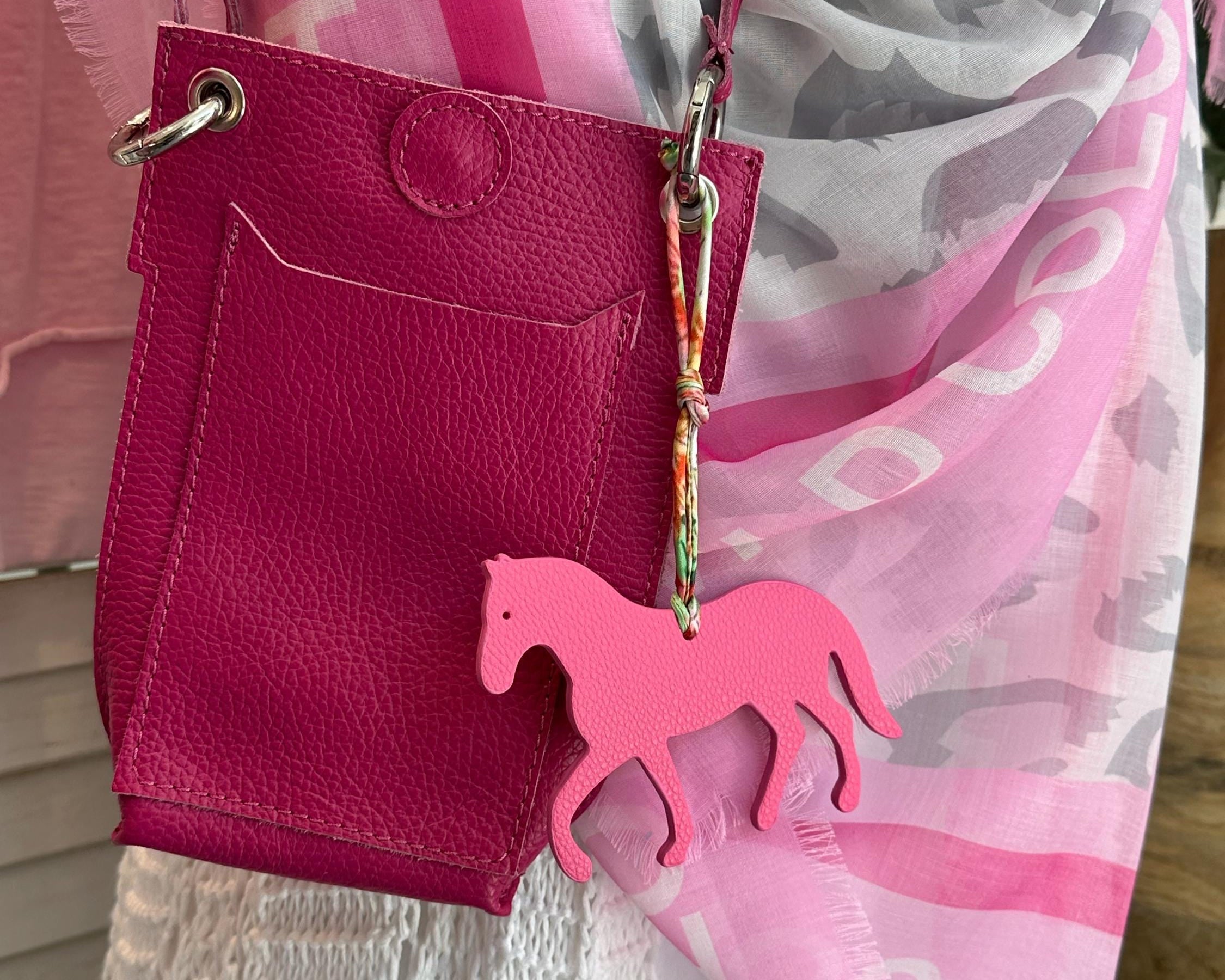 Pferd Anhänger für Tasche | pinker Taschenschmuck | Pferde Taschenanhänger rosa | Geschenk Reiterin