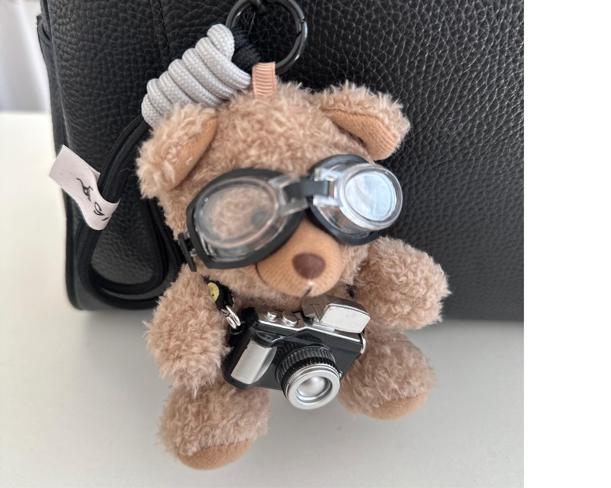 Bag Charm Teddy mit Kamera und Brille | Anhänger für Tasche oder Schlüssel | Taschenschmuck Taschenanhänger | Bag Charm