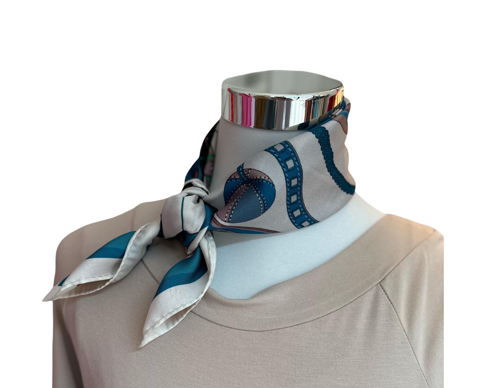 Tuch mit Dackel | Viskosetuch | kleines quadratisches Nickytuch zum Wenden | 55 x 55 cm