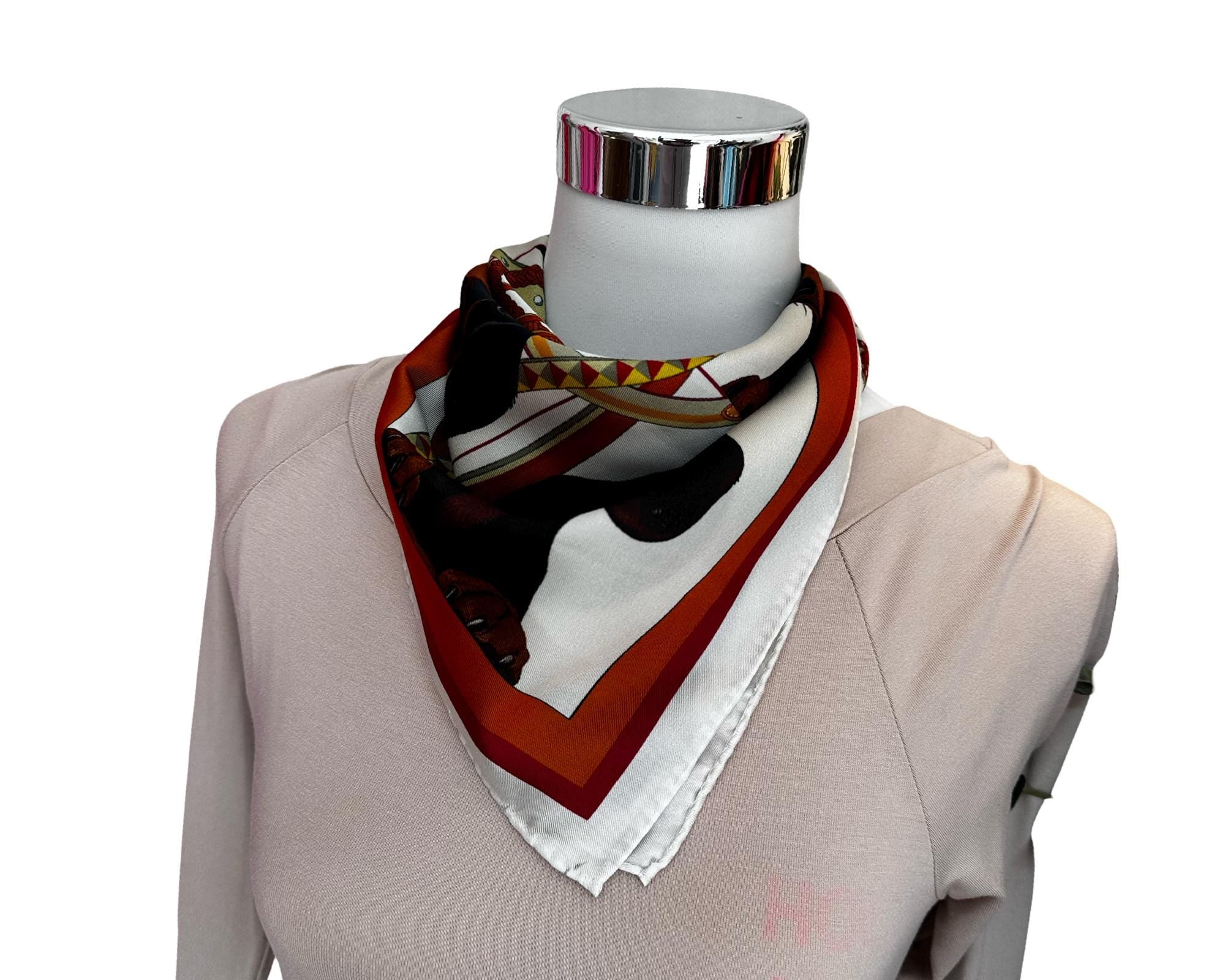 Tuch mit Dackel | Viskosetuch | kleines quadratisches Nickytuch zum Wenden | 55 x 55 cm