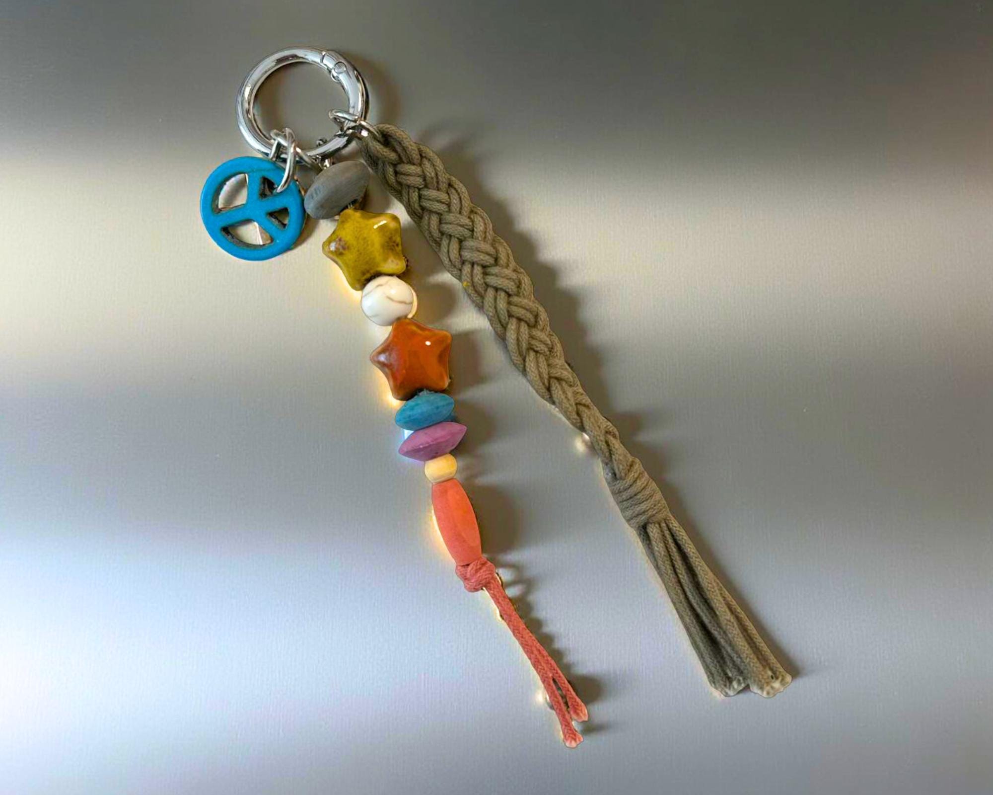 Anhänger Schlüssel | Taschenschmuck Taschenanhänger | bunt Peace Sterne | geflochten