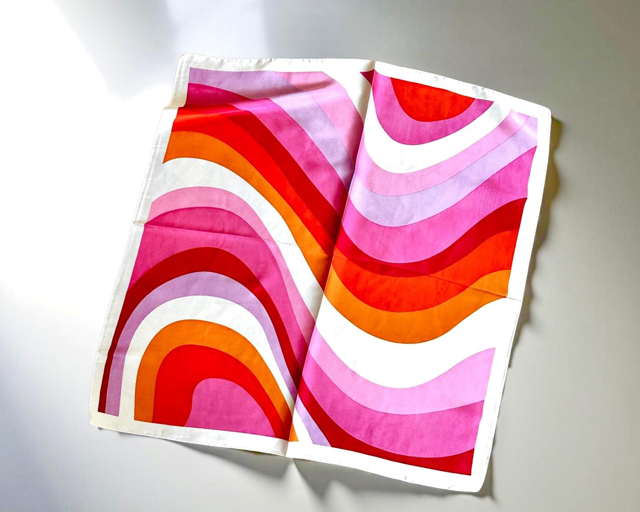 Tuch in orange pink weiß | Retro Design | Seventies Look | quadratisches seidiges Nickytuch