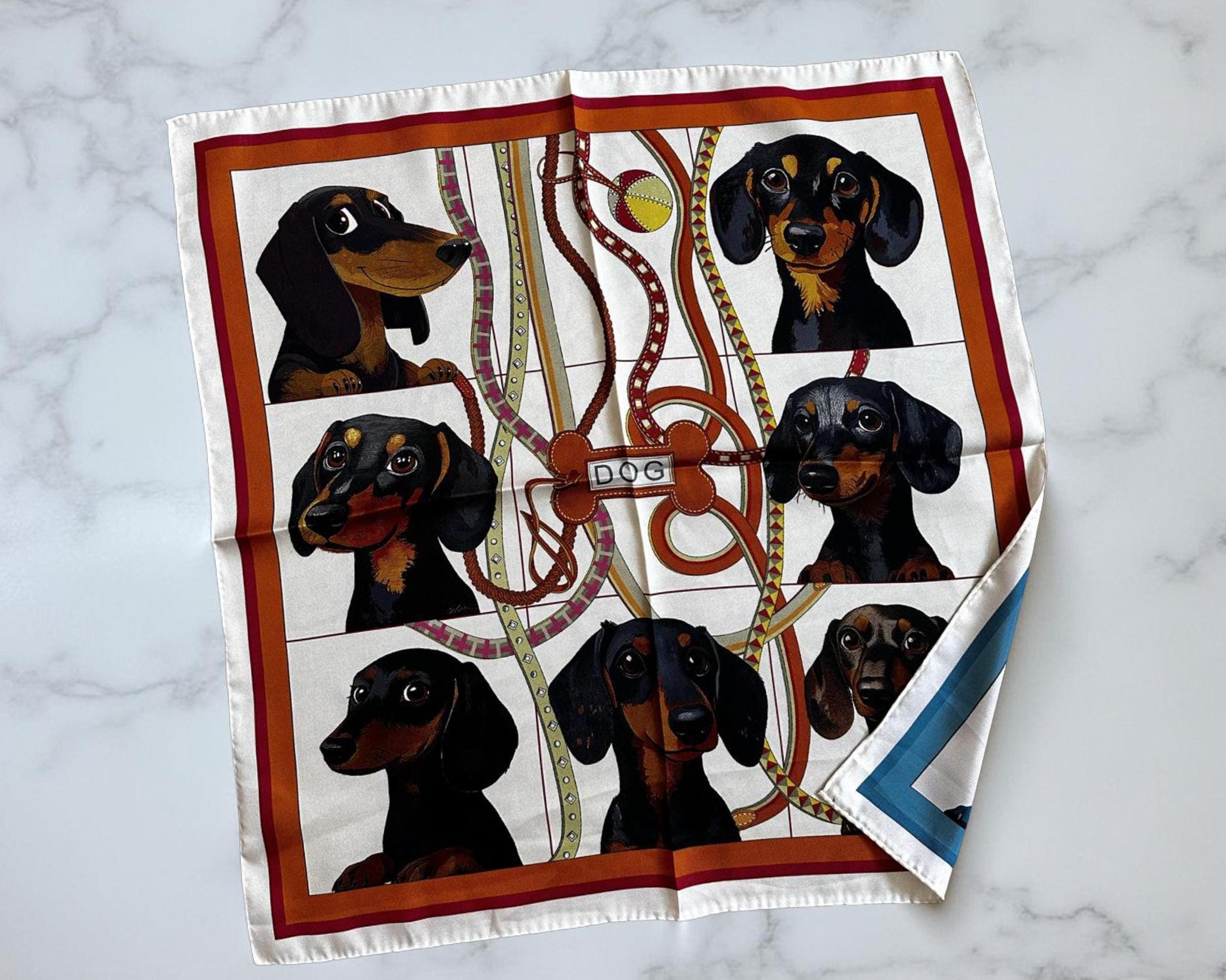 Tuch mit Dackel | Viskosetuch | kleines quadratisches Nickytuch zum Wenden | 55 x 55 cm