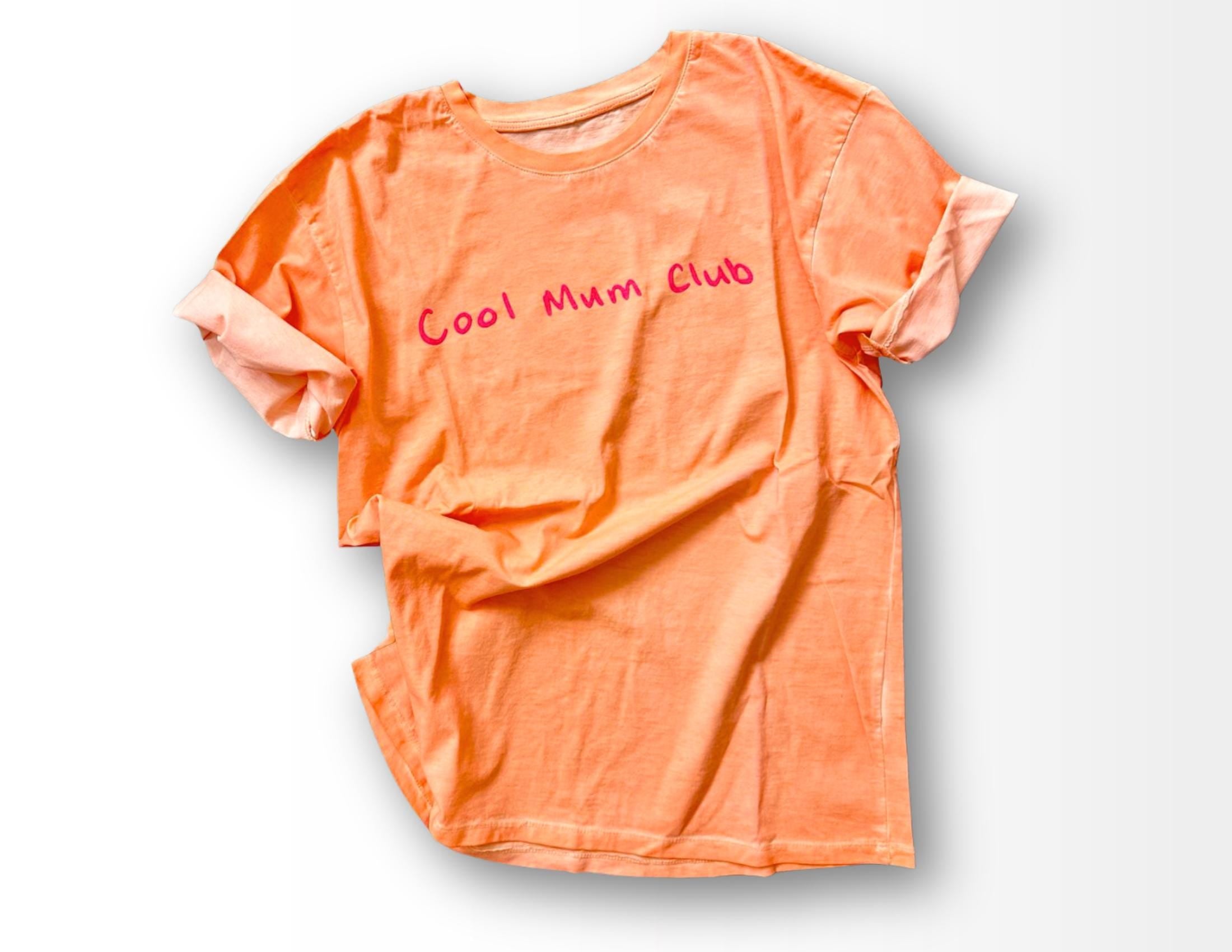 Cool Mum Club Shirt | Orange Dyed Wash T-Shirt | Schrift in pink | One Size | Geschenk fĂŒr Mamas | Vintage Look