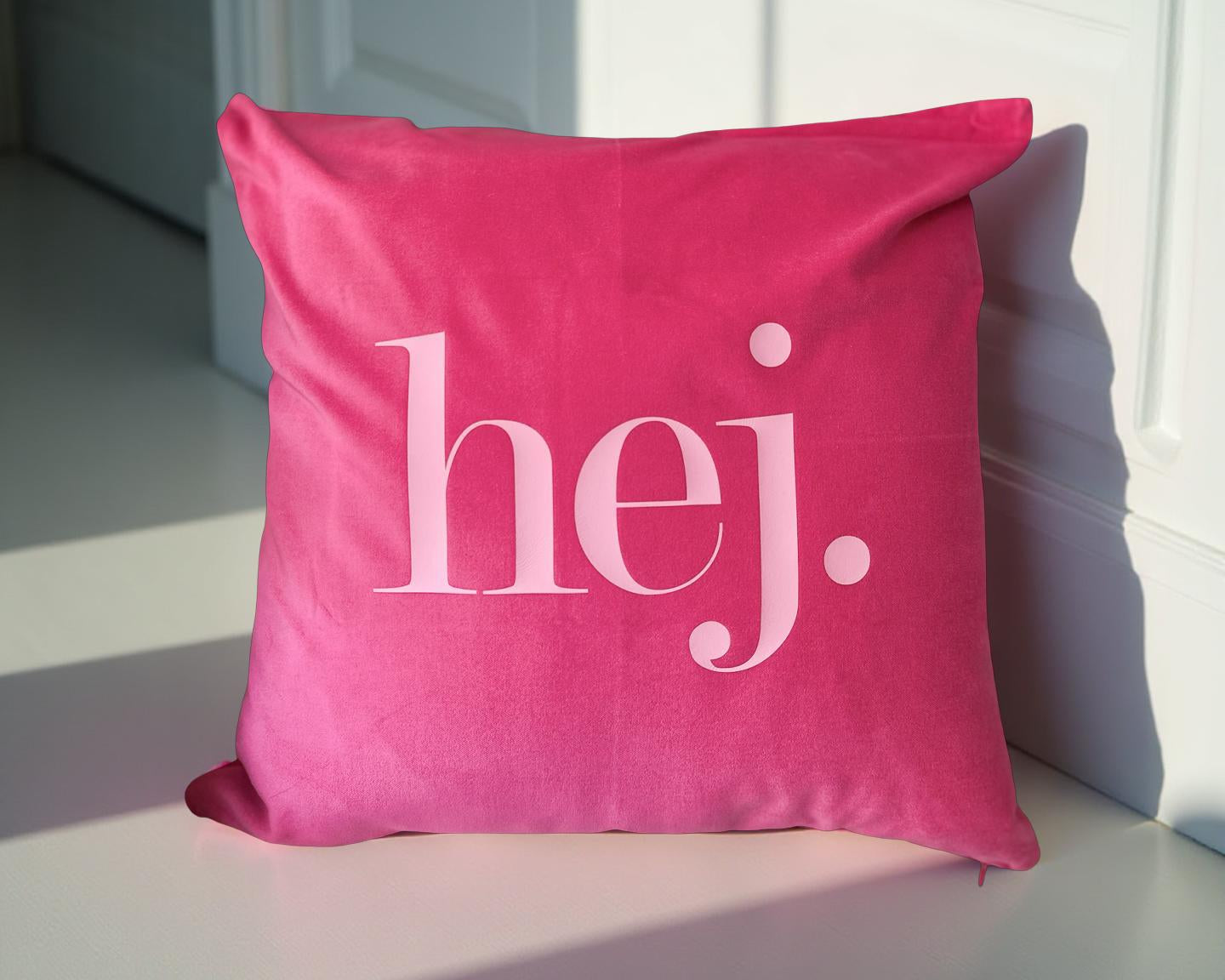 Kissen HEJ! | pinkes Samtkissen | Baumwolle Kissenbezug | 50 x 50 cm | Samt pink rosa