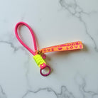 Handyketten in leuchtenden Neon Farben mit Anhänger & Adapter