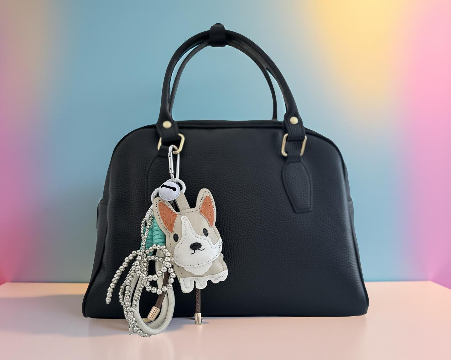 Hunde Anhänger | mit kleinen Ketten, Glöckchen und Schnüren | Taschenschmuck Taschenanhänger | Bag Charm mit Hund