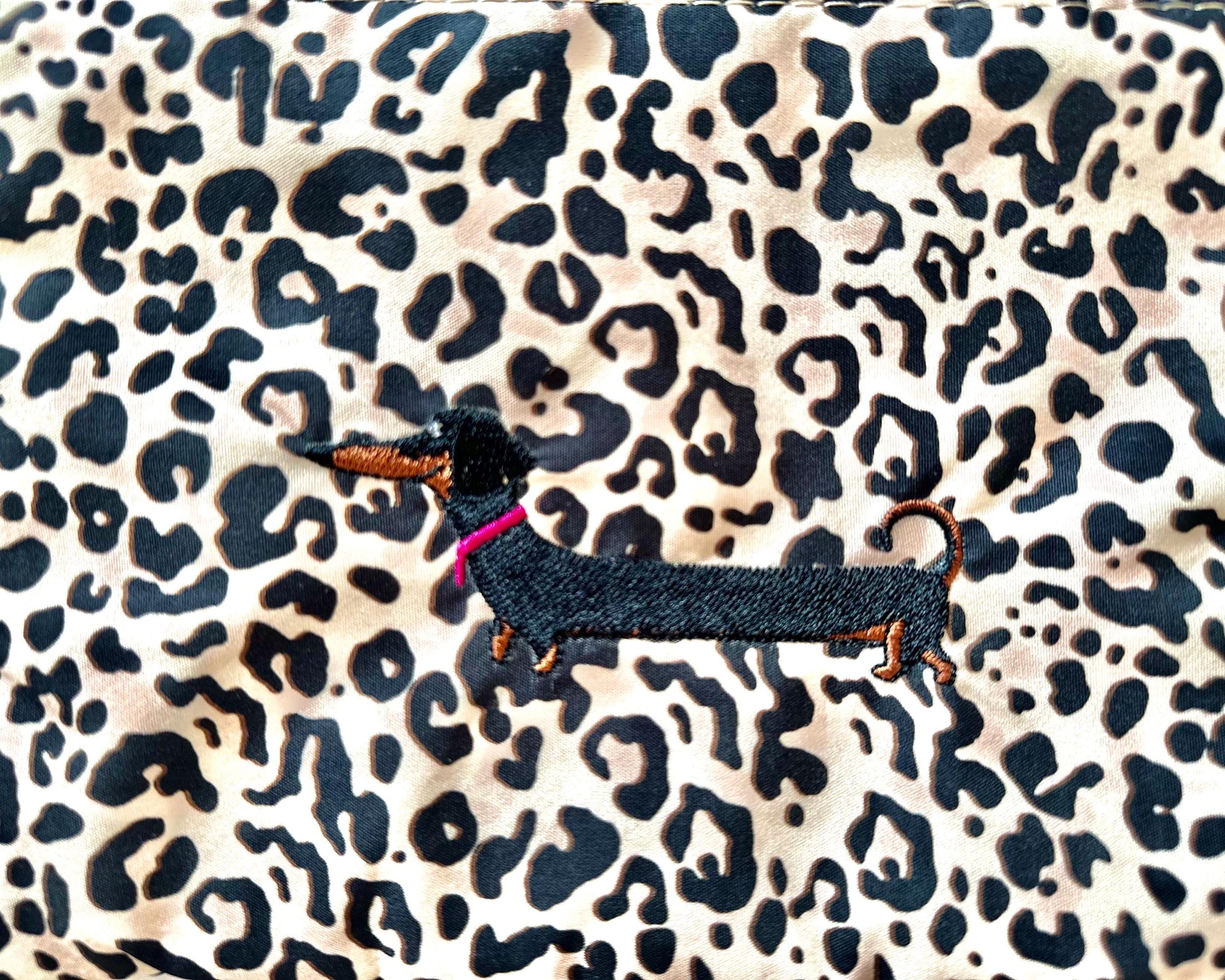 Dackel Kosmetiktaschen | Schminktasche mit Dackelmotiven | bestickt | Geschenk Dackelliebhaber