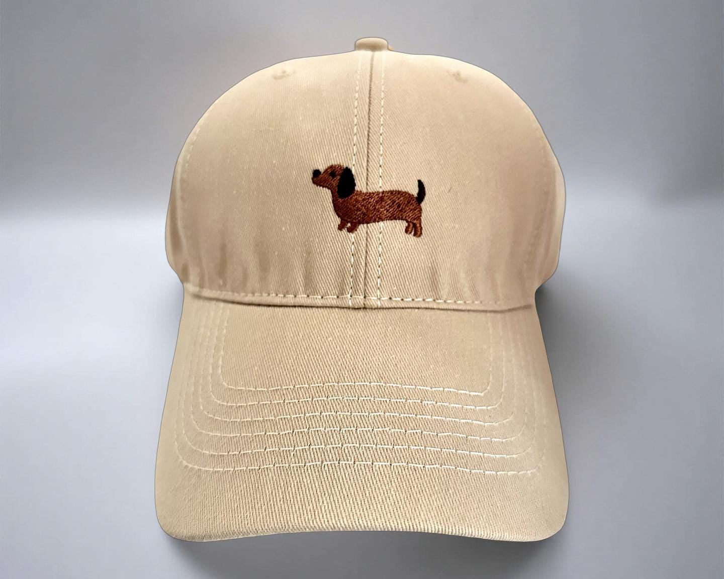 Basecap mit Dackel Stickmotiv | Baseball Kappe beige | Hund | gestickt