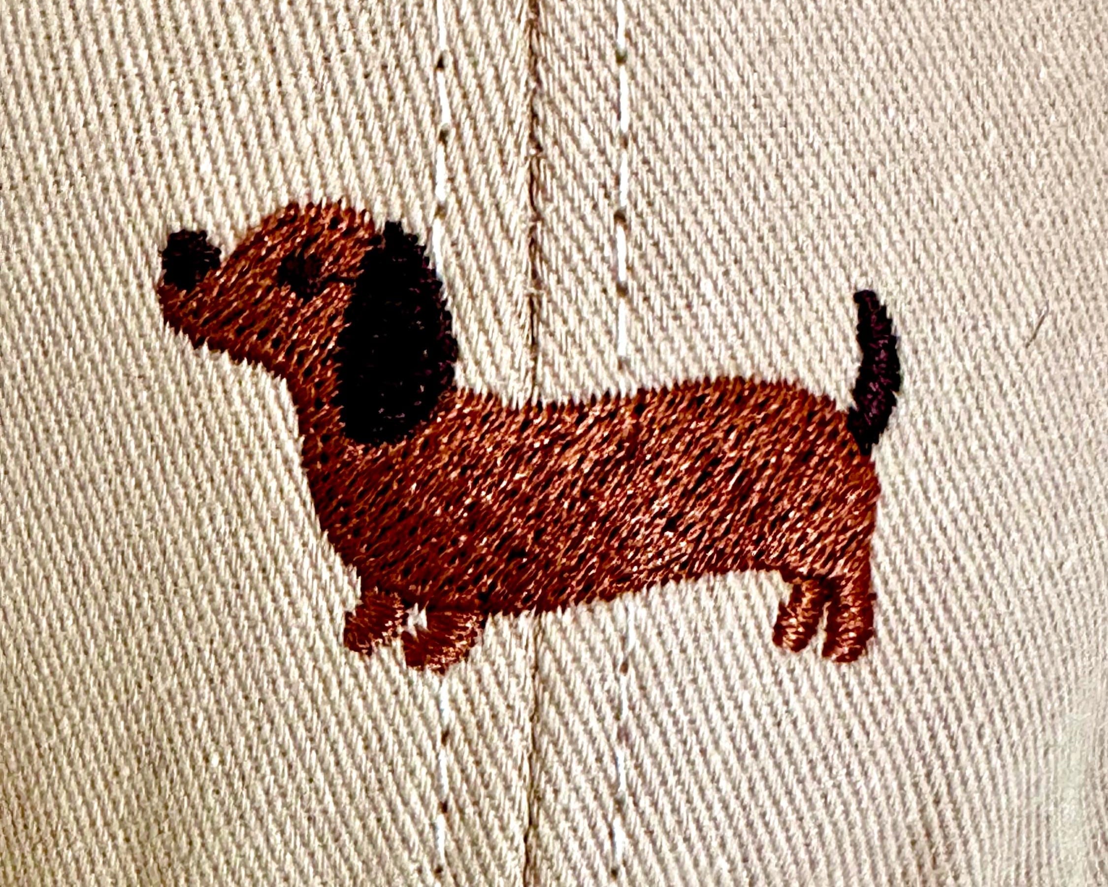 Basecap mit Dackel Stickmotiv | Baseball Kappe beige | Hund | gestickt