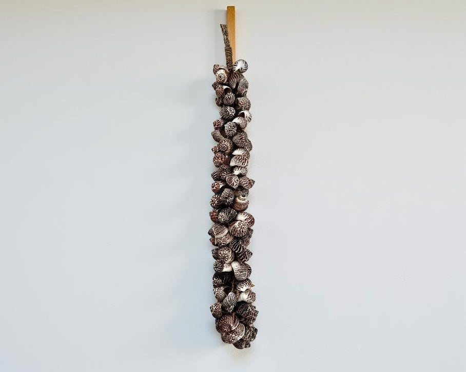 Muscheln | maritime Hängedeko Muscheldeko | Muschel-Hängedeko | Maritime Wanddeko | Deko aus echten Muscheln – ca. 33 cm