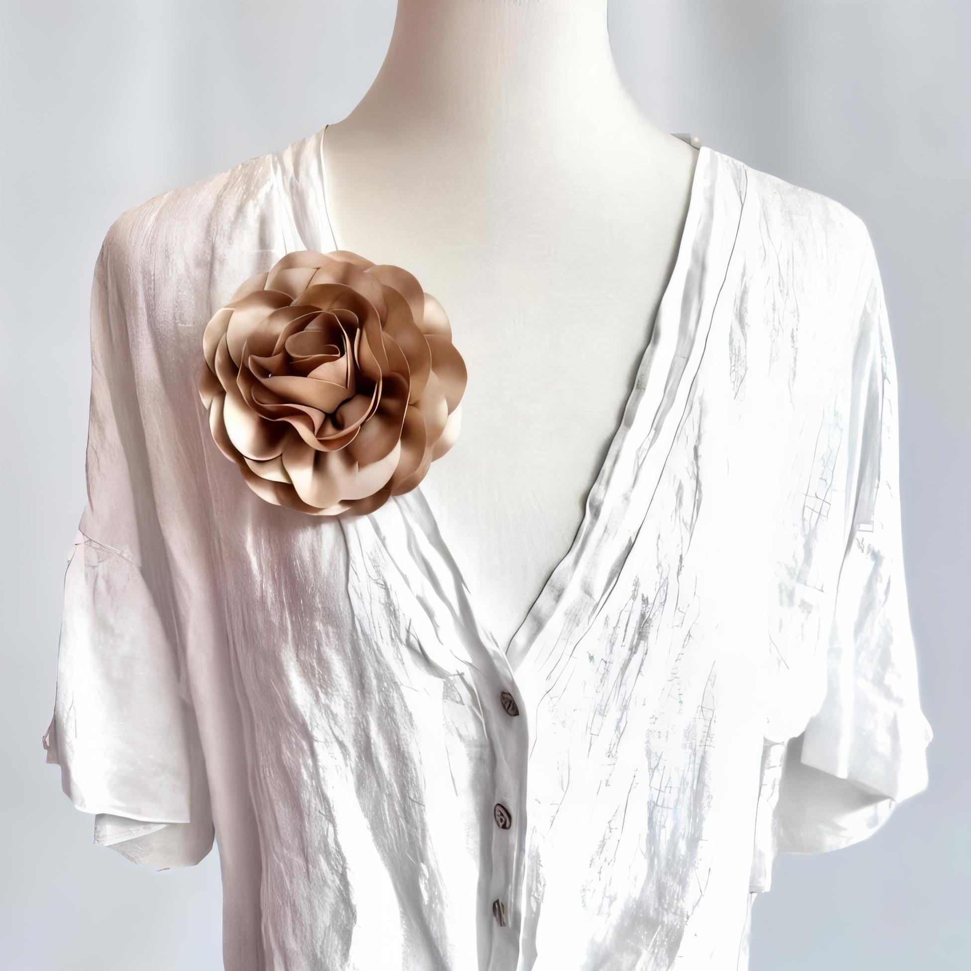 Blüten Brosche aus Satin | Blumen Brosche | Anstecker | Rose zum Anstecken