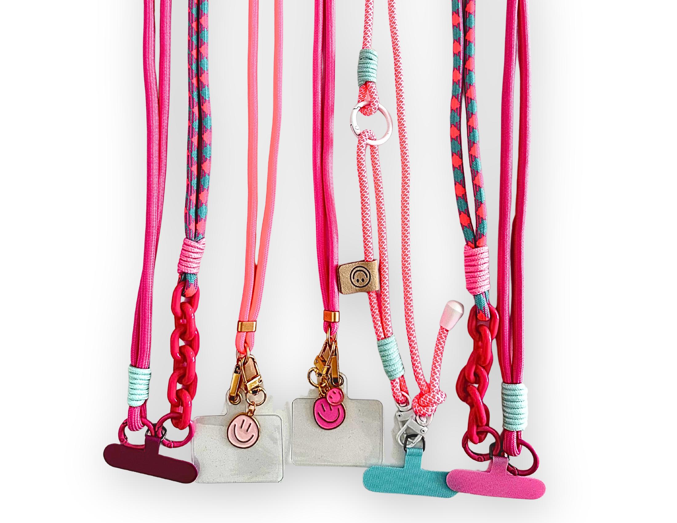 Bunte Handyketten | universal Schnur Band für Mobiltelefone inkl. Adapter | pink | Smiley Anhänger | Ketten Glieder in pink