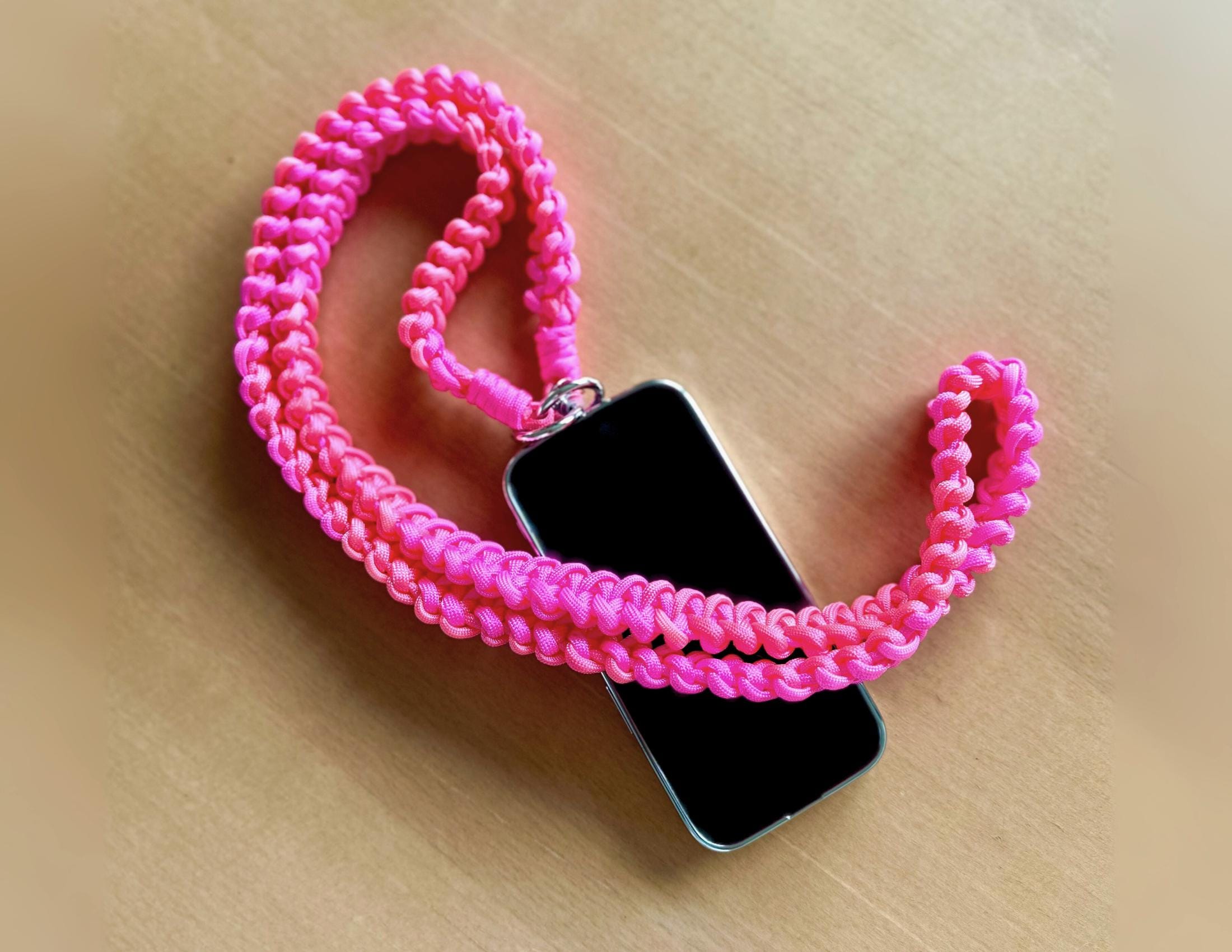 Handyschnur geknüpft Makramee | pink orange | Band für Mobiltelefone inkl. Adapter | Taschengurt | changierender leuchtender Farbverlauf