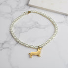 Goldenes Dackel Armband | kleines feines elastisches Perlenarmband mit Dackelanhänger