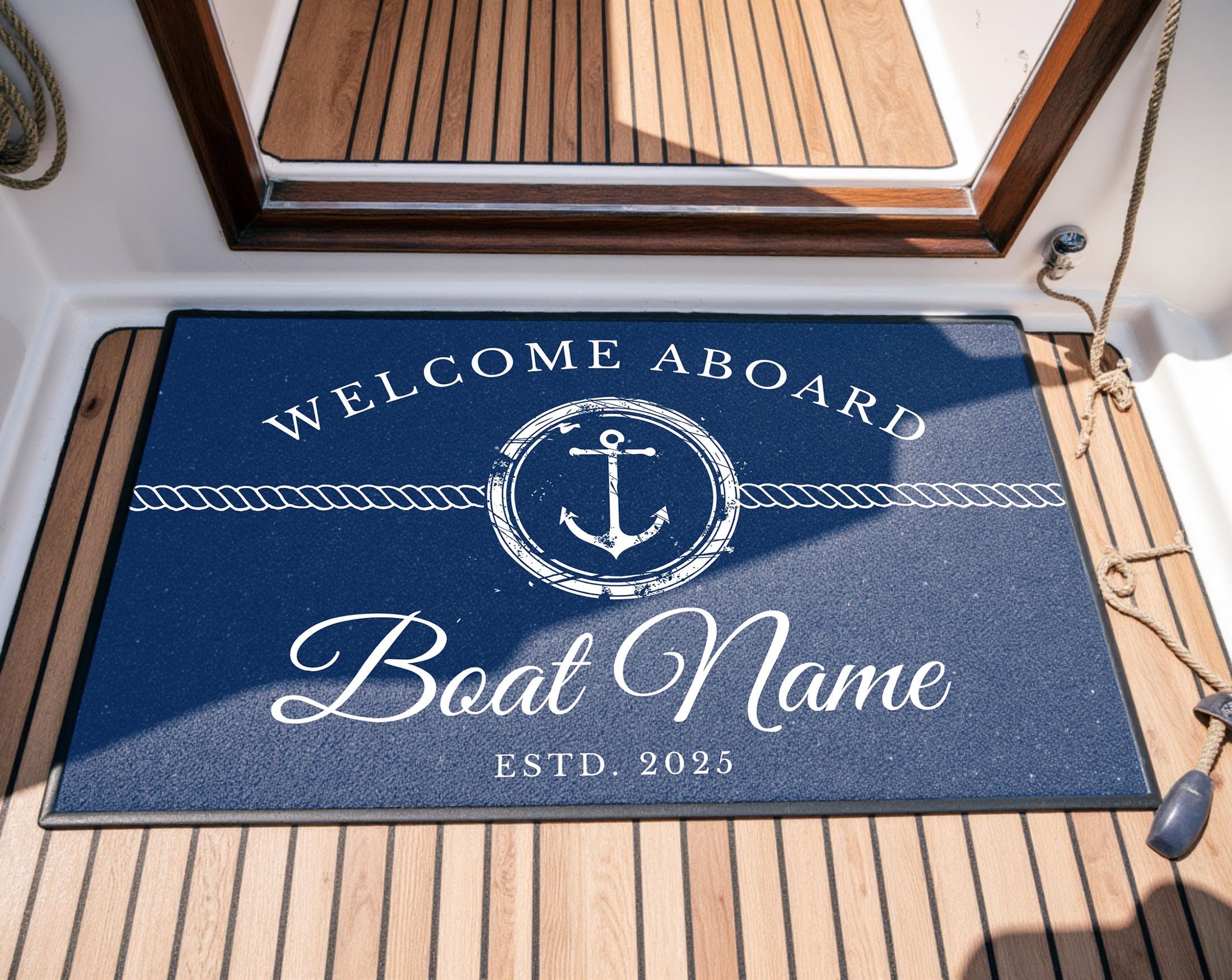 Fußmatte Boot Yacht Schiff | Personalisierter Fußabtreter mit Bootsnamen und Jahreszahl in blau weiß, Rand schwarz