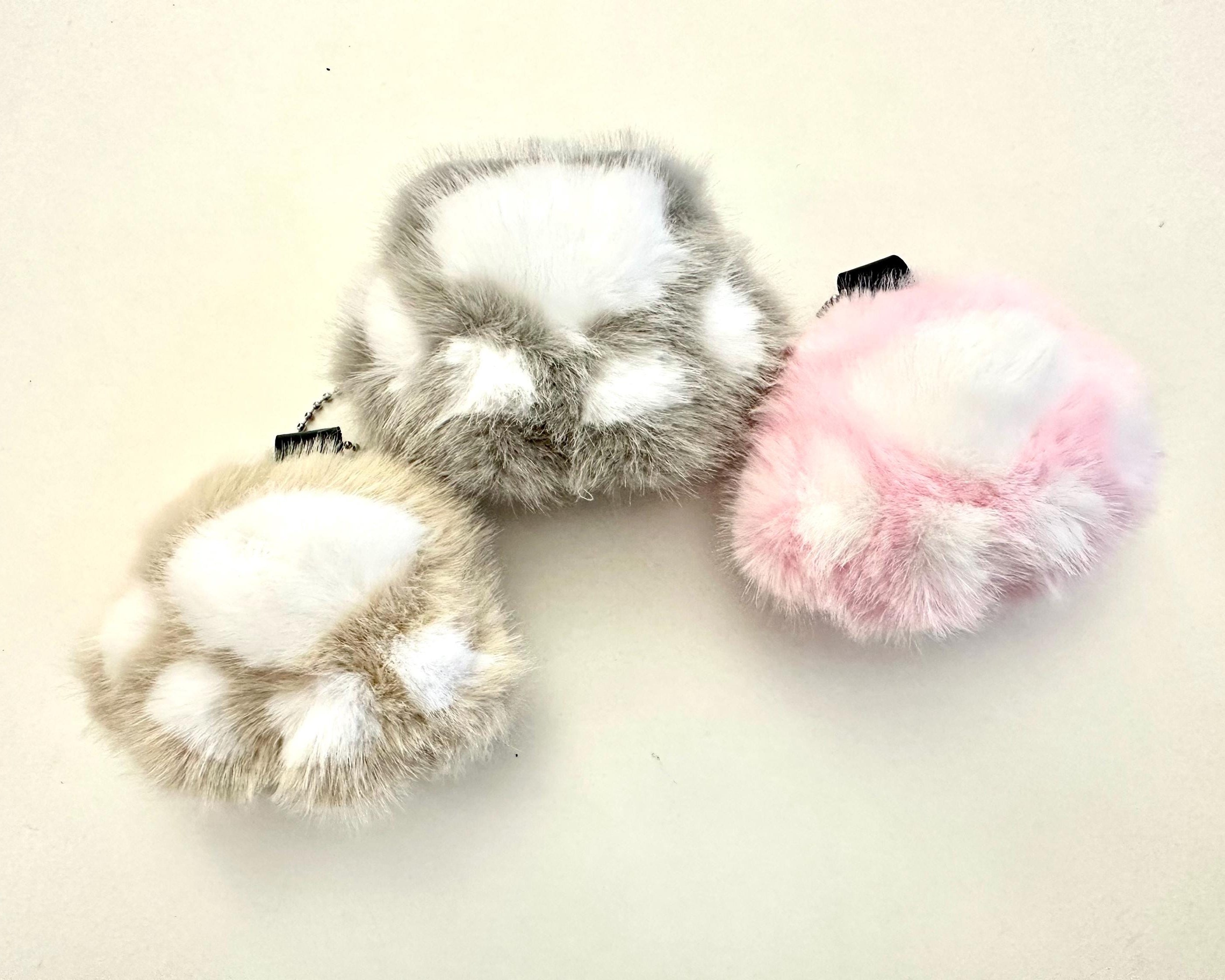 Plüsch Pfote | Anhänger für Tasche oder Schlüssel | Taschenschmuck Taschenanhänger | Bag Charm | grau, rosa oder beige