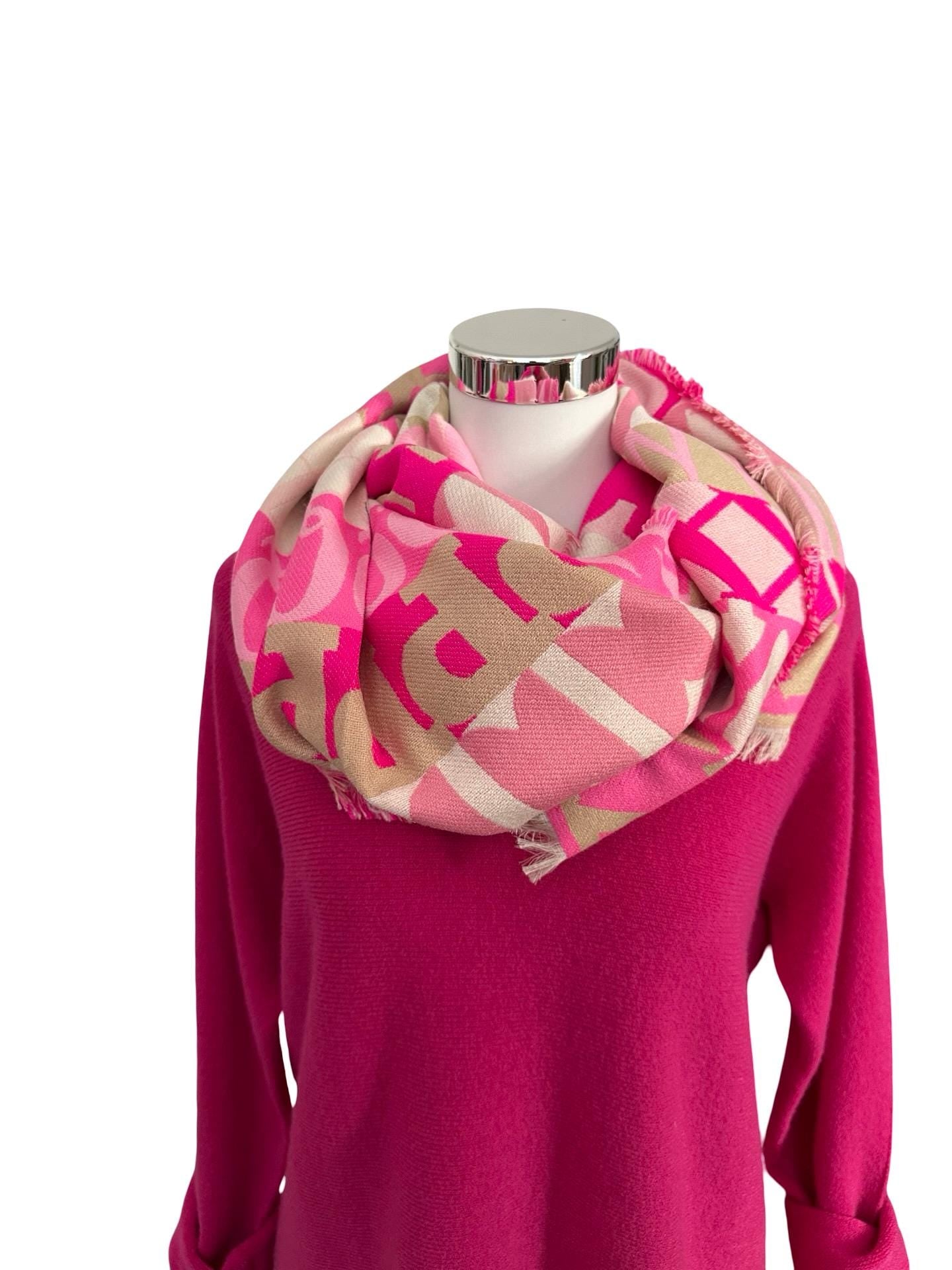 Breiter Schal Alphabet Buchstaben in Rosa, weiß und pink| Viskose | Webschal Tuch Stola | 180 x 70 cm