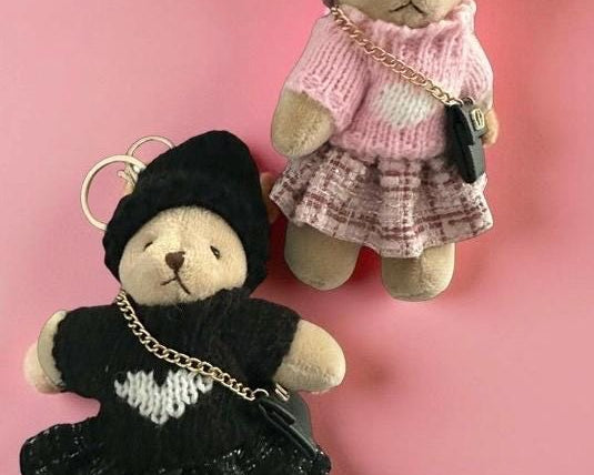 Bag Charm Teddy Fashion | Anhänger Tasche oder Schlüssel | Taschenschmuck Taschenanhänger | Bärchen rosa oder schwarzes Kleid Strickmütze