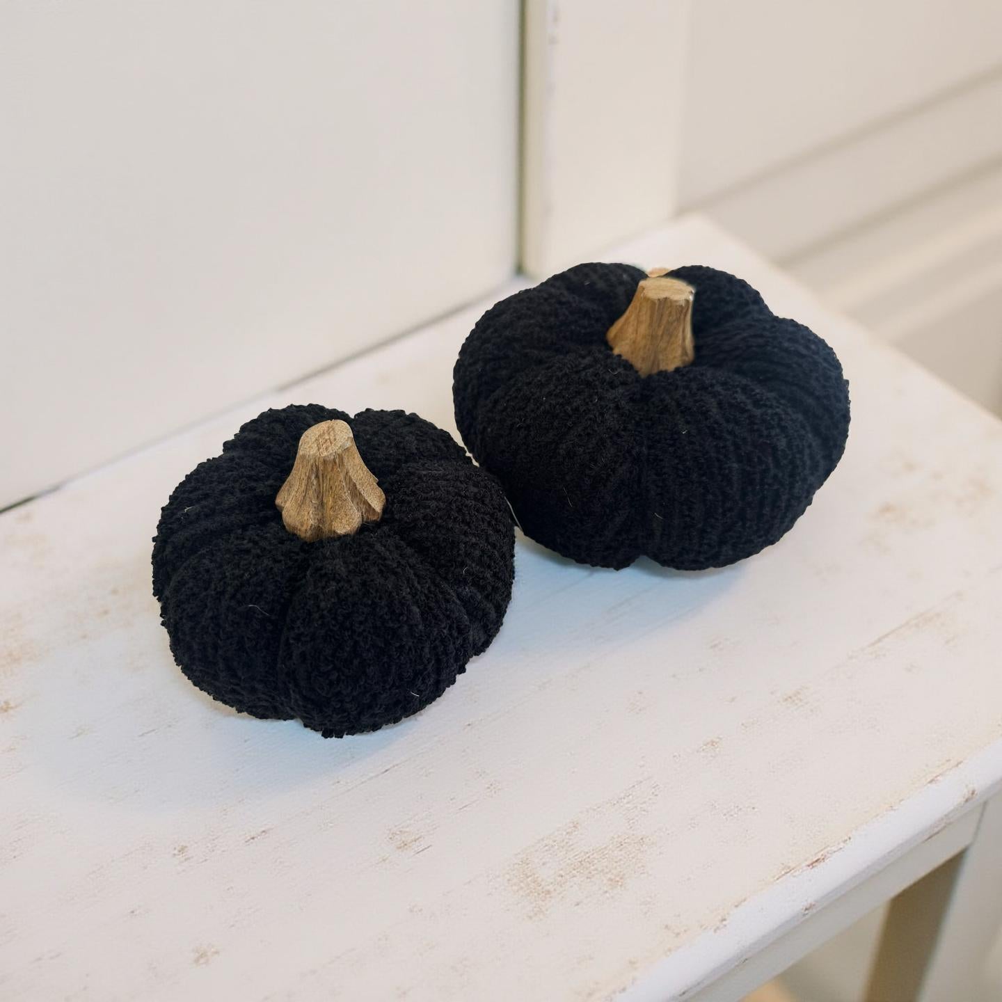 Deko Kürbisse | schwarzer Stoff mit Holz | in zwei Größen | Halloween Herbst Dekoration