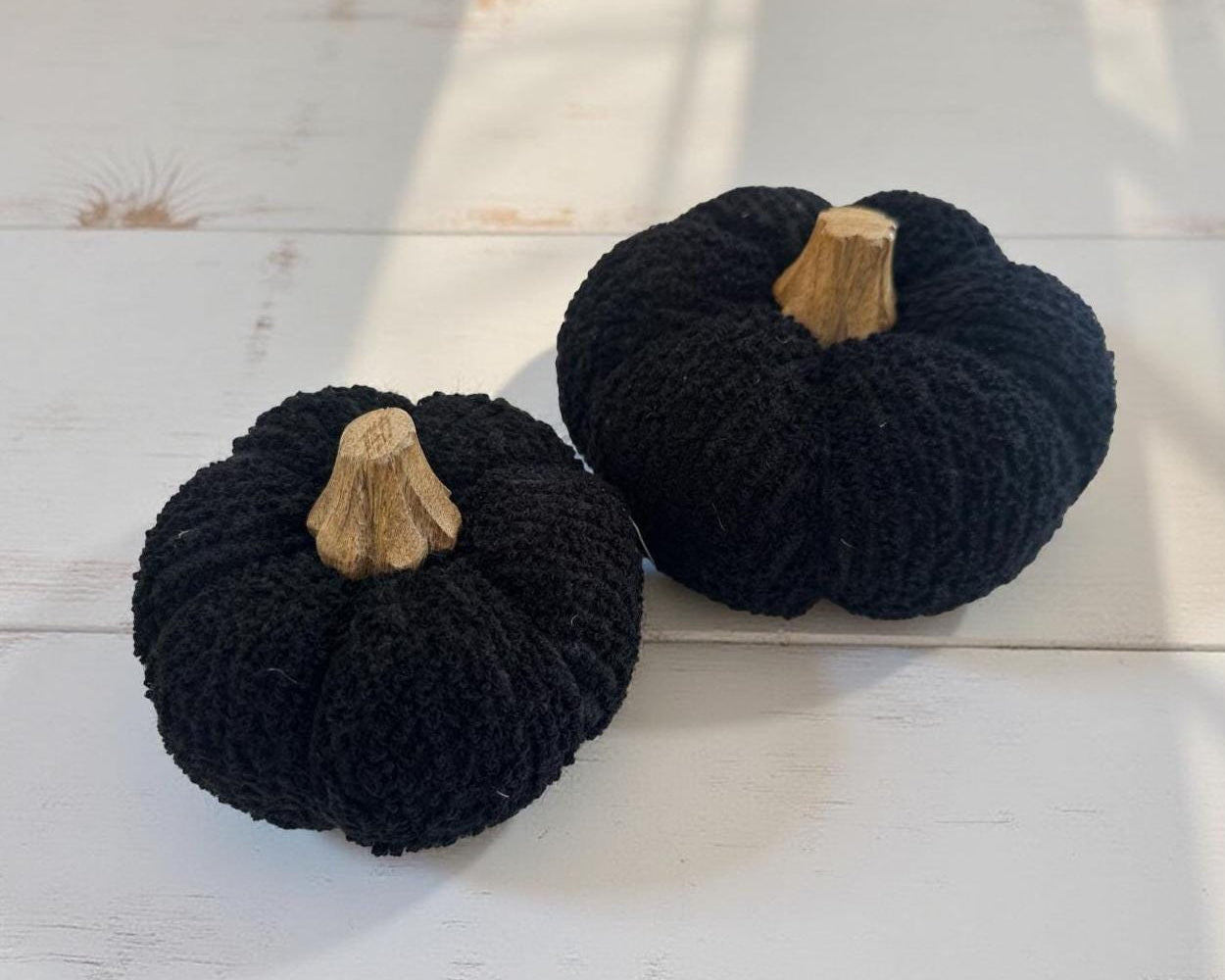 Deko Kürbisse | schwarzer Stoff mit Holz | in zwei Größen | Halloween Herbst Dekoration