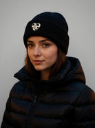 Strick Mütze | schwarz mit gesticktem Leo Herz | Leoherz