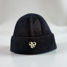 Strick Mütze | schwarz mit gesticktem Leo Herz | Leoherz