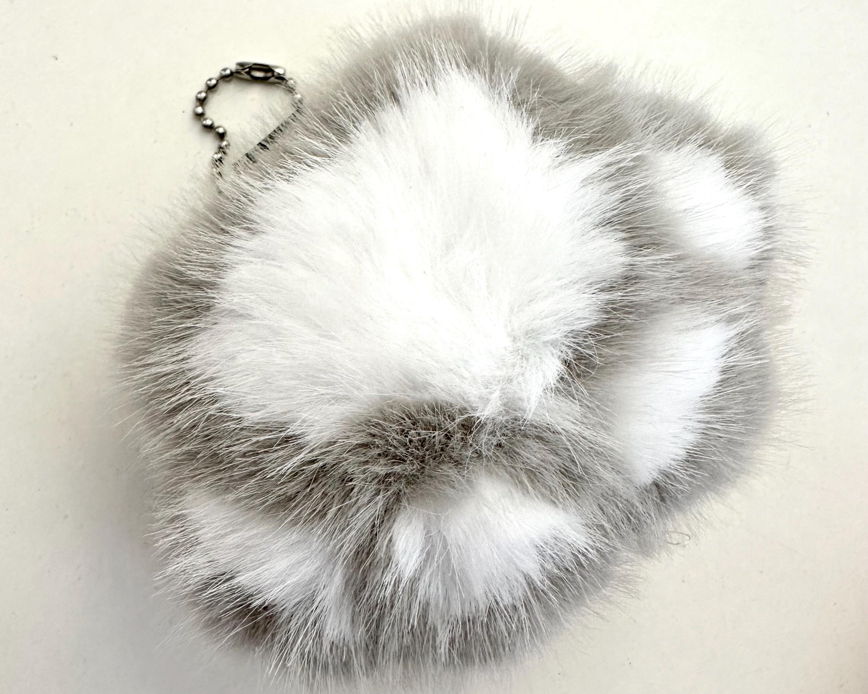 Plüsch Pfote | Anhänger für Tasche oder Schlüssel | Taschenschmuck Taschenanhänger | Bag Charm | grau, rosa oder beige