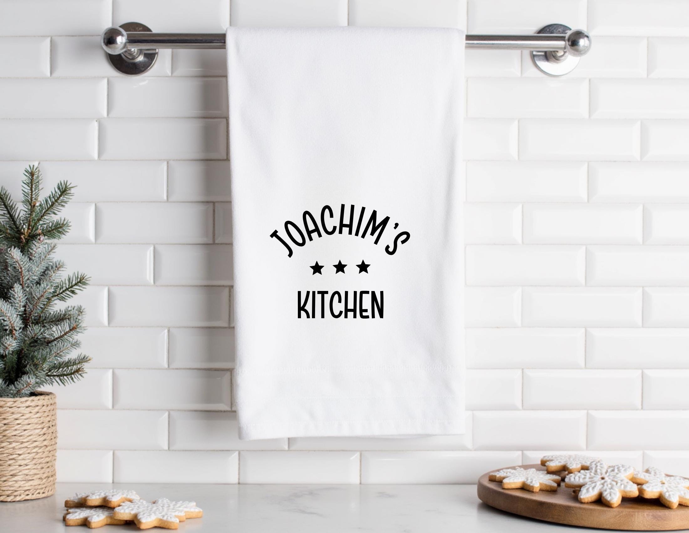 Geschirrtuch personalisiert | Name und Kitchen | in weiß mit schwarzer Schrift | Geschenk Weihnachten