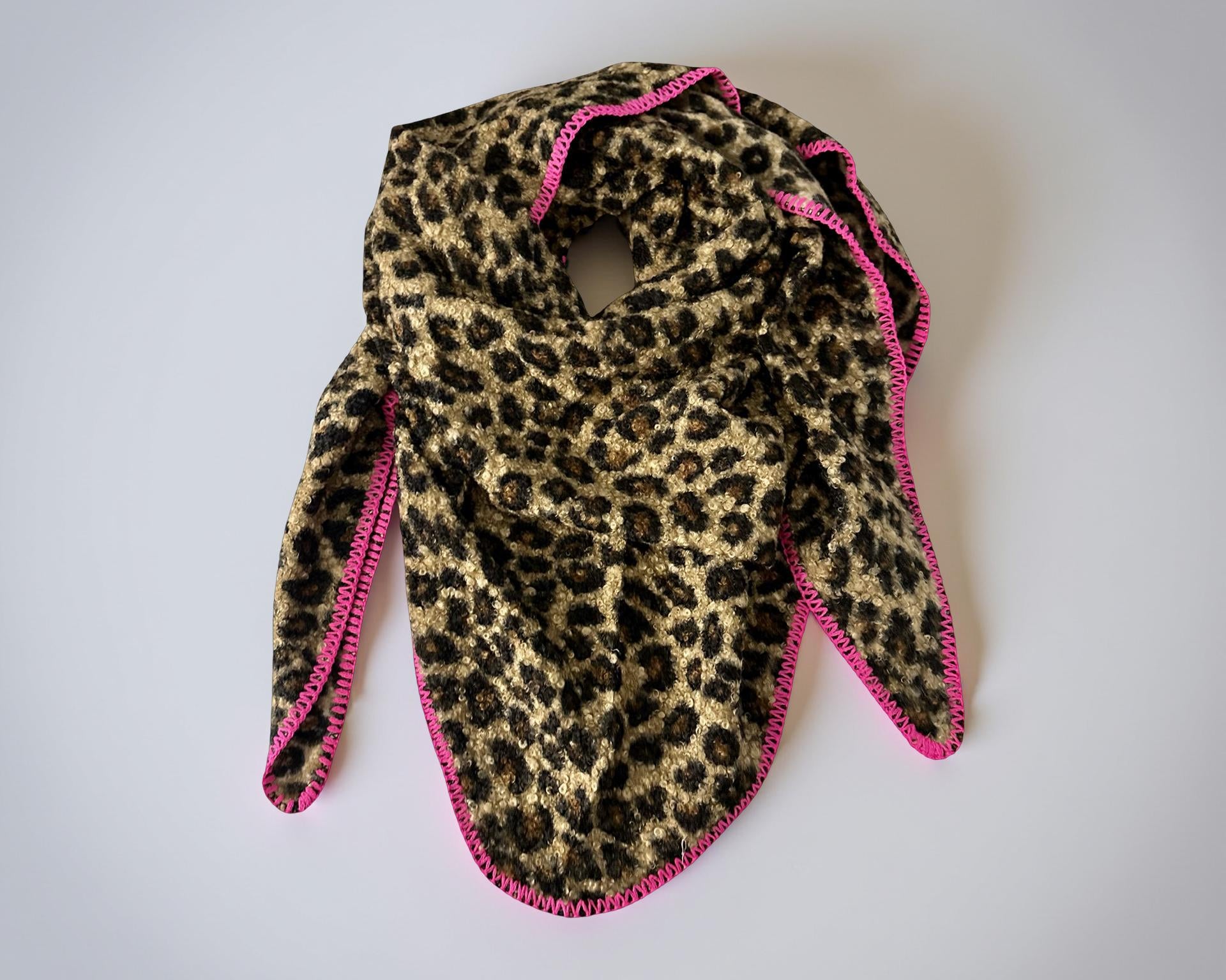 Leo Schal | Dreieckstuch im Leomuster | pinke Kante | 180 x 120 cm | Bouclé Viscose | in braun oder grau